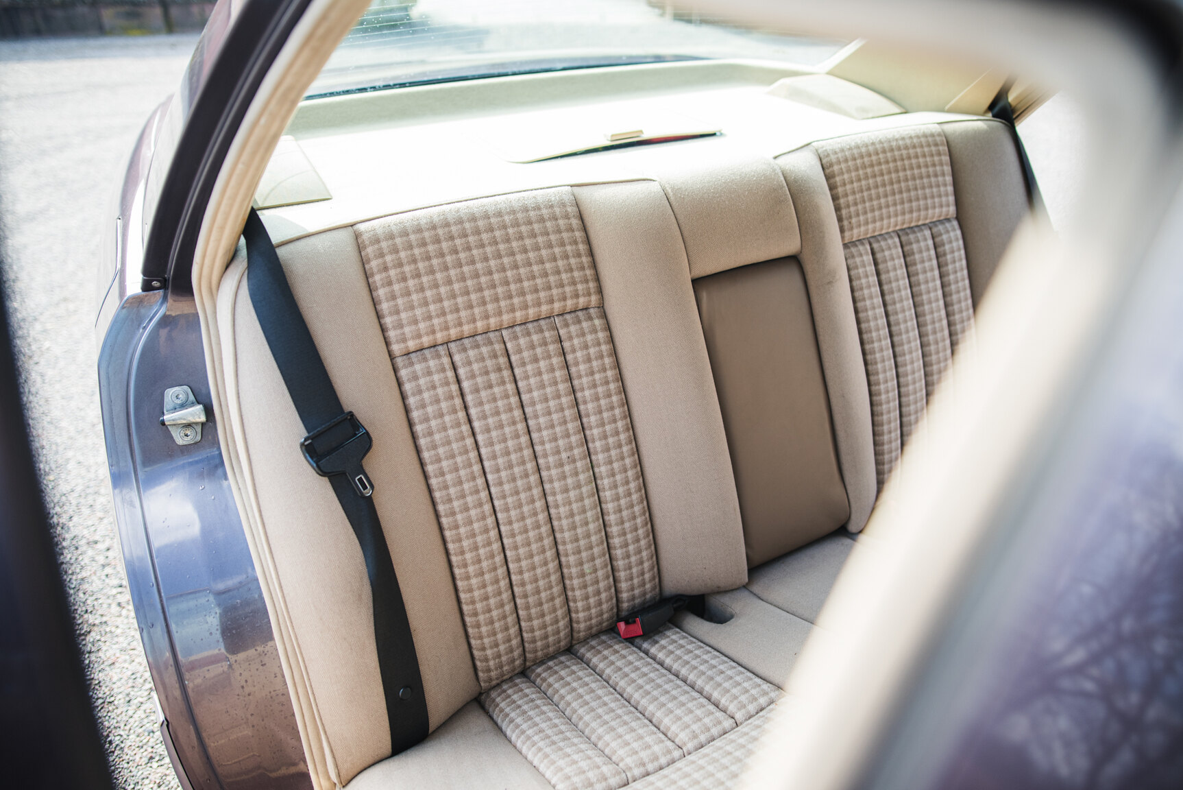 Interior image of 1993 Mercedes-Benz E 220