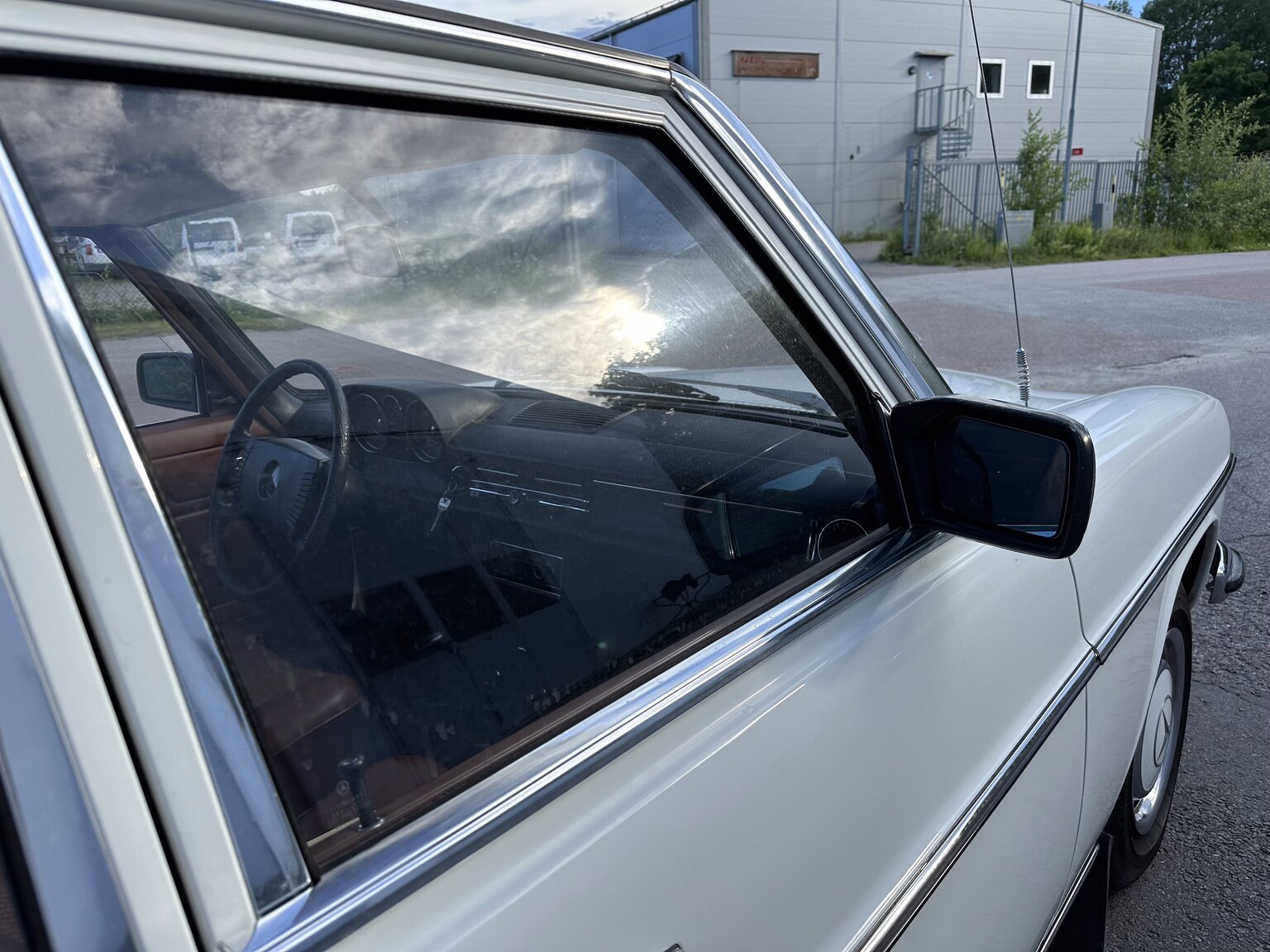 Exteriörbild på 1975 Mercedes Benz 200