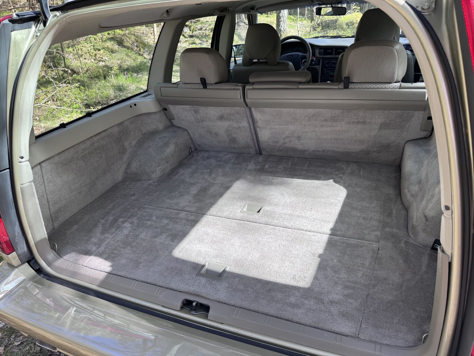 Interior image of 1999 Volvo V70 2.5