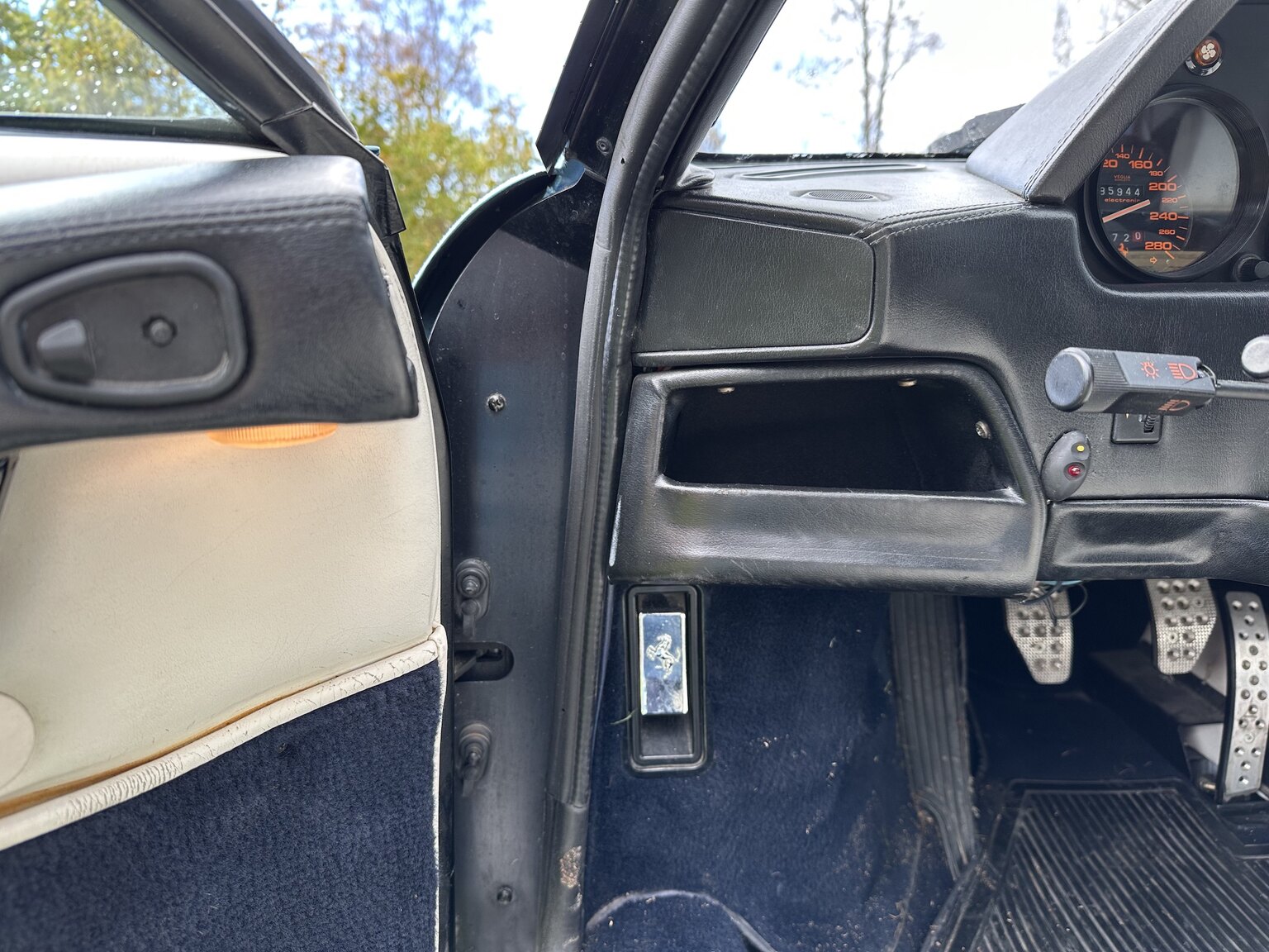 Interior image of 1986 Ferrari 328 GTS