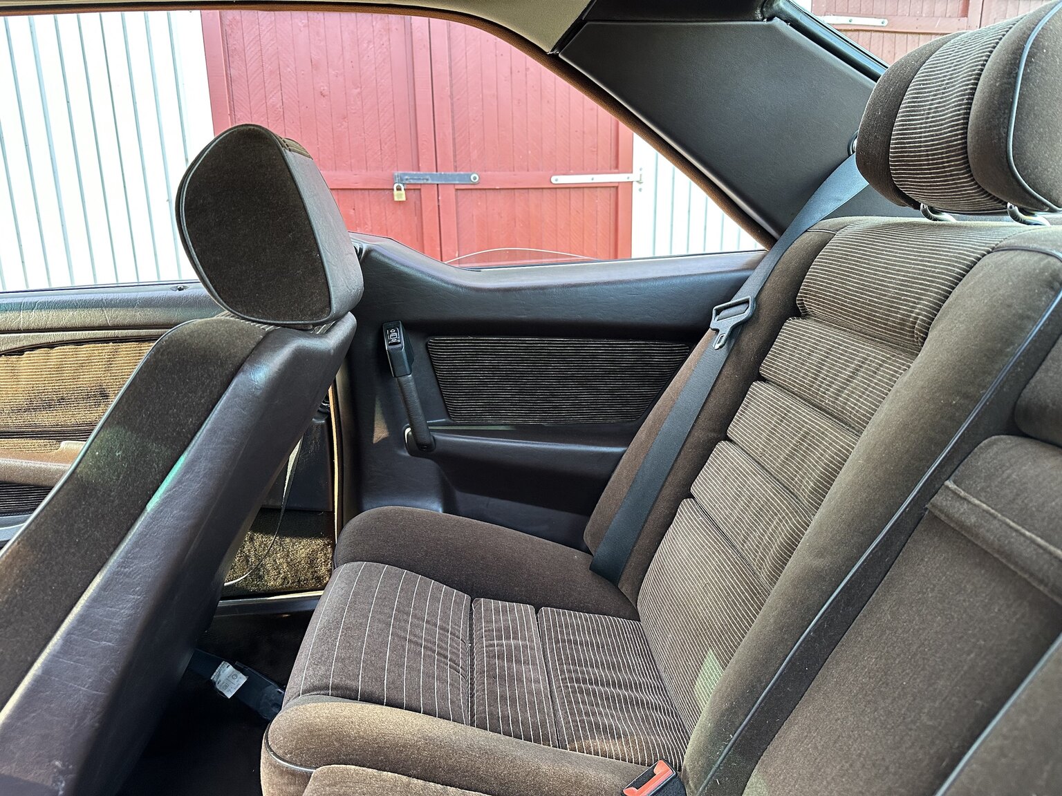 Innenraumfoto von 1986 Mercedes-Benz 500 SEC (13)