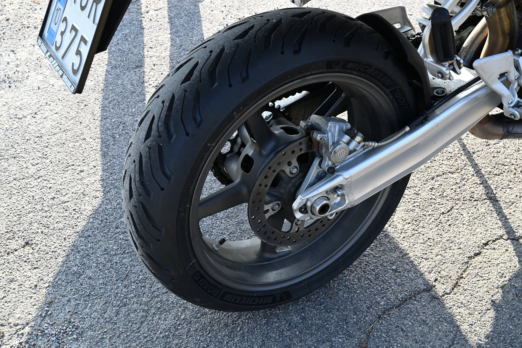 Exteriörbild på 2005 KTM 990 Super Duke (62)