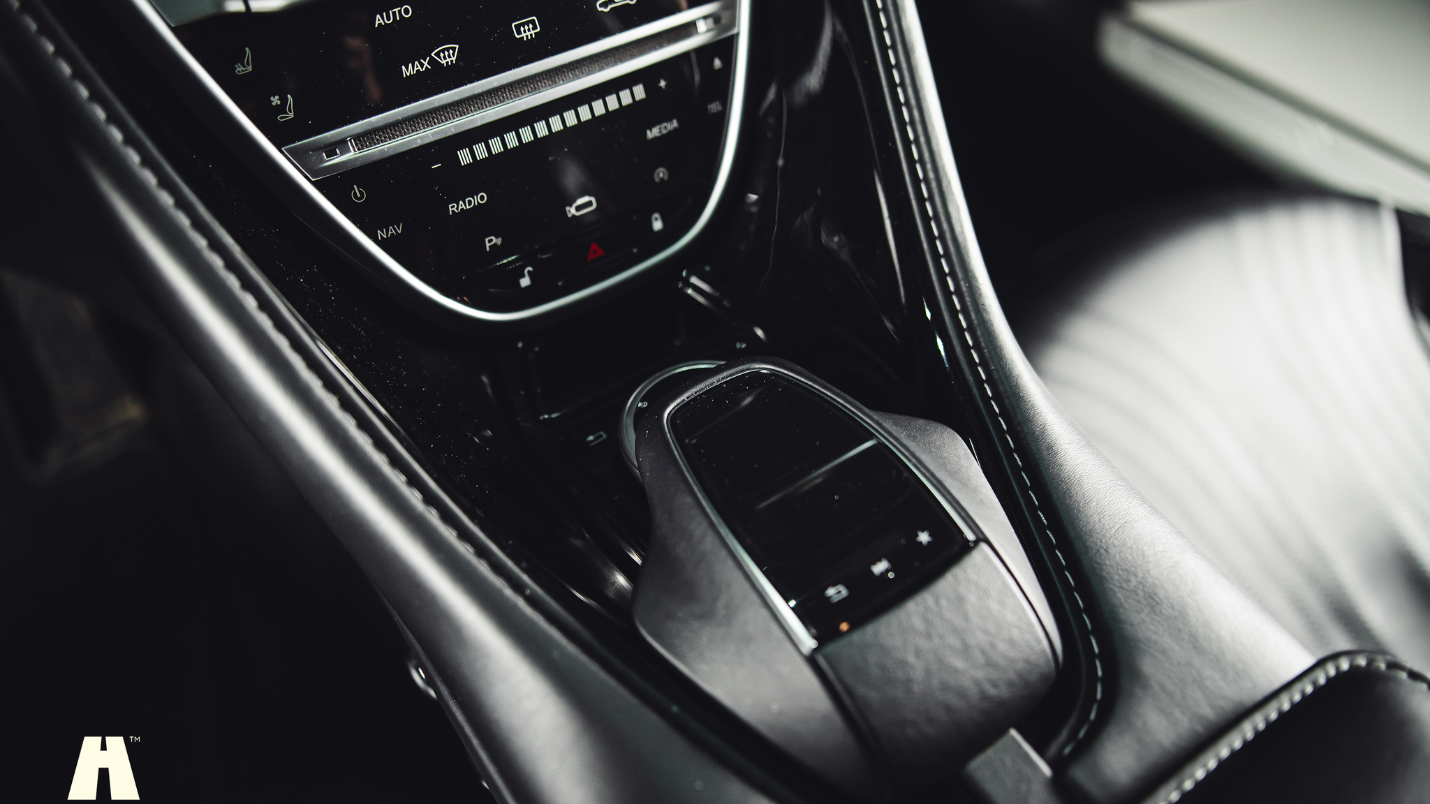 Interiörbild 2019 Aston Martin DB11 AMR (35)