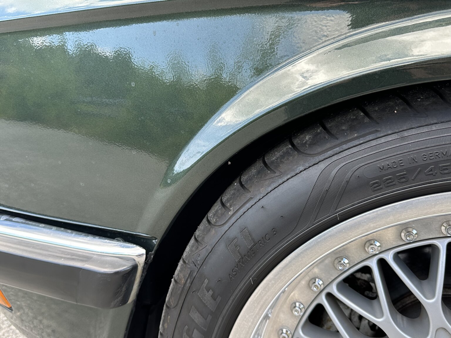 Exterior image of 1985 BMW 525E