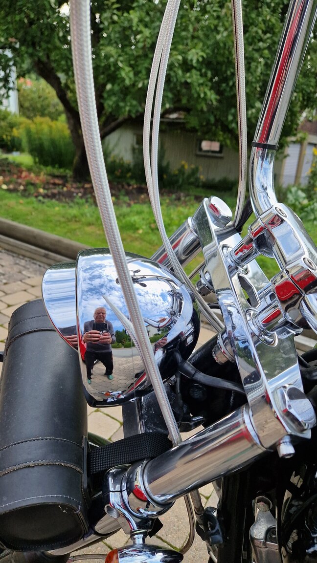 Exterior image of 2000 Harley-Davidson Softail Standard 1.4 Twin Cam 88B