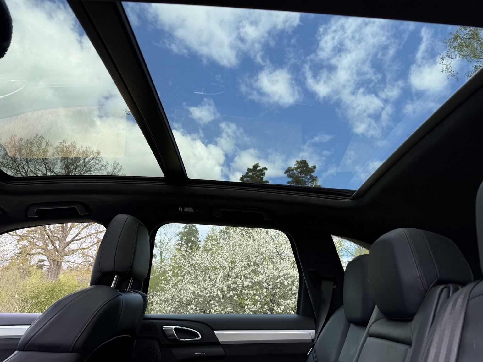 Interior image of 2013 Porsche Cayenne GTS