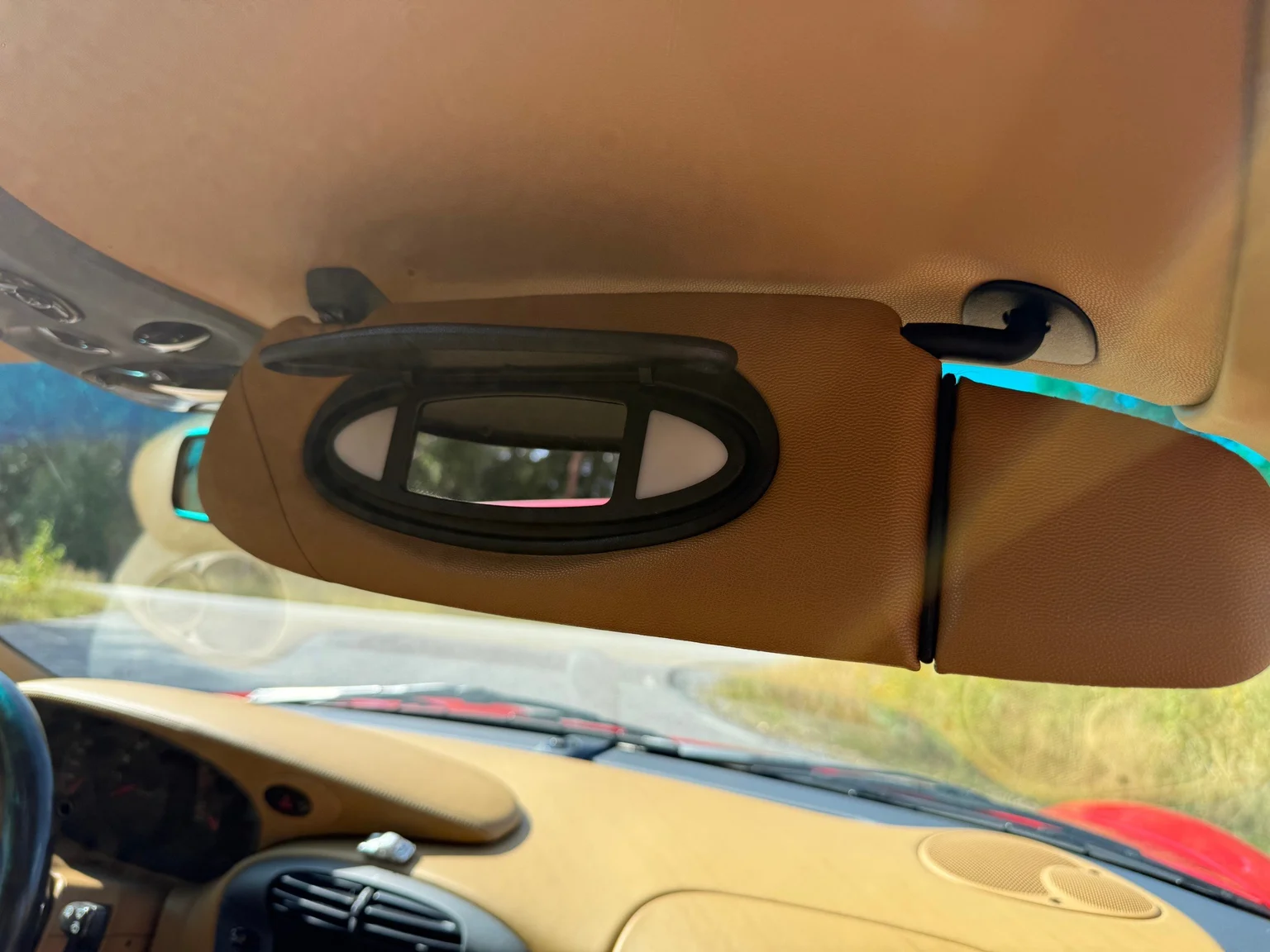 Interior image of 1998 Porsche 911 Carrera (46)