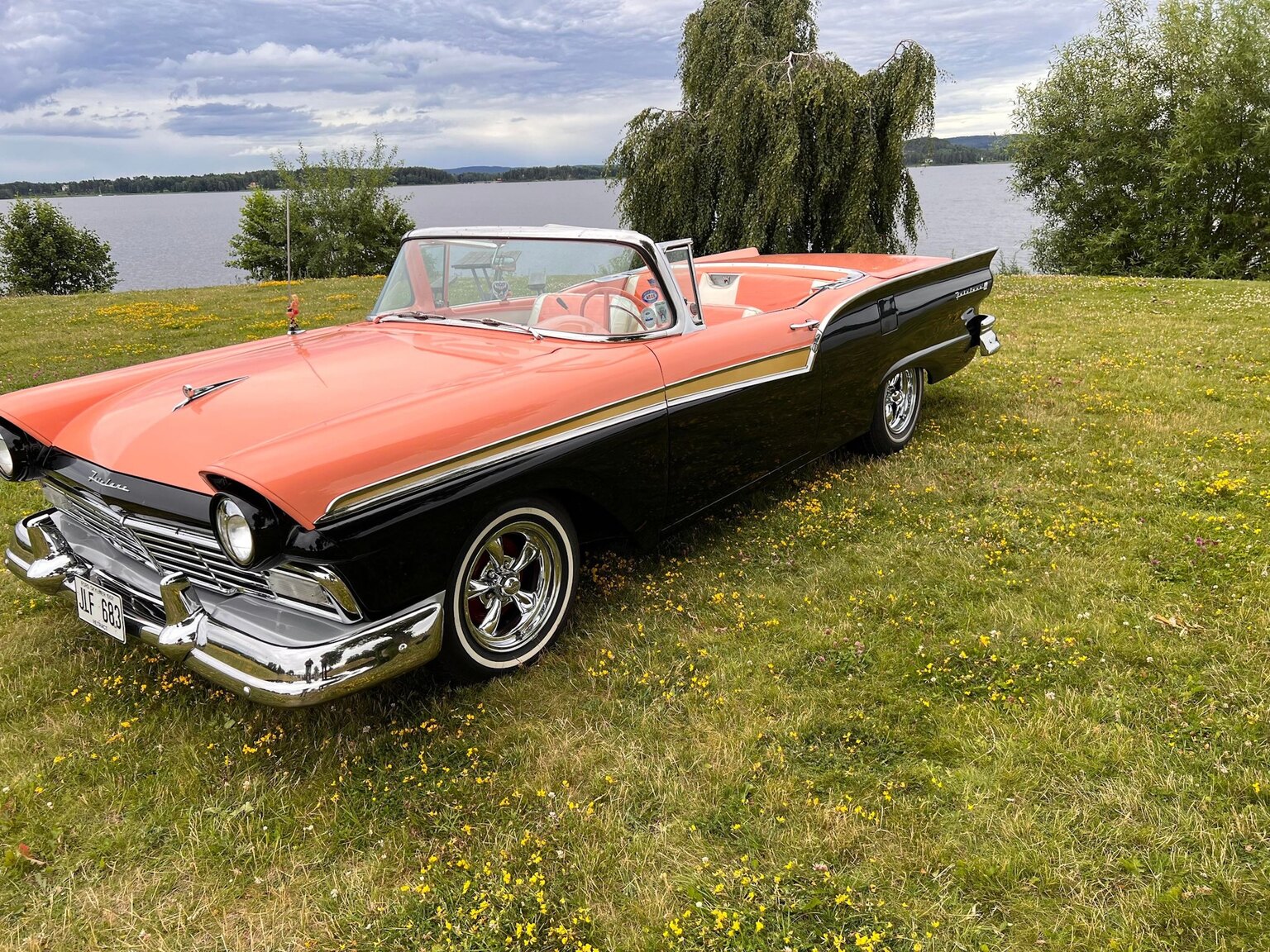 Aussenfoto 1957 Ford Fairlane 500 Skyliner Retract