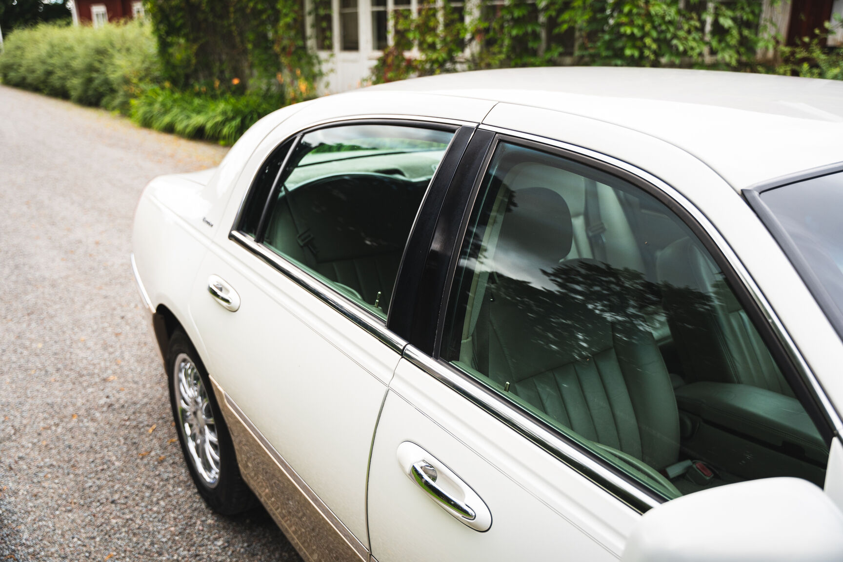 Exteriörbild på 2003 Lincoln Town Car