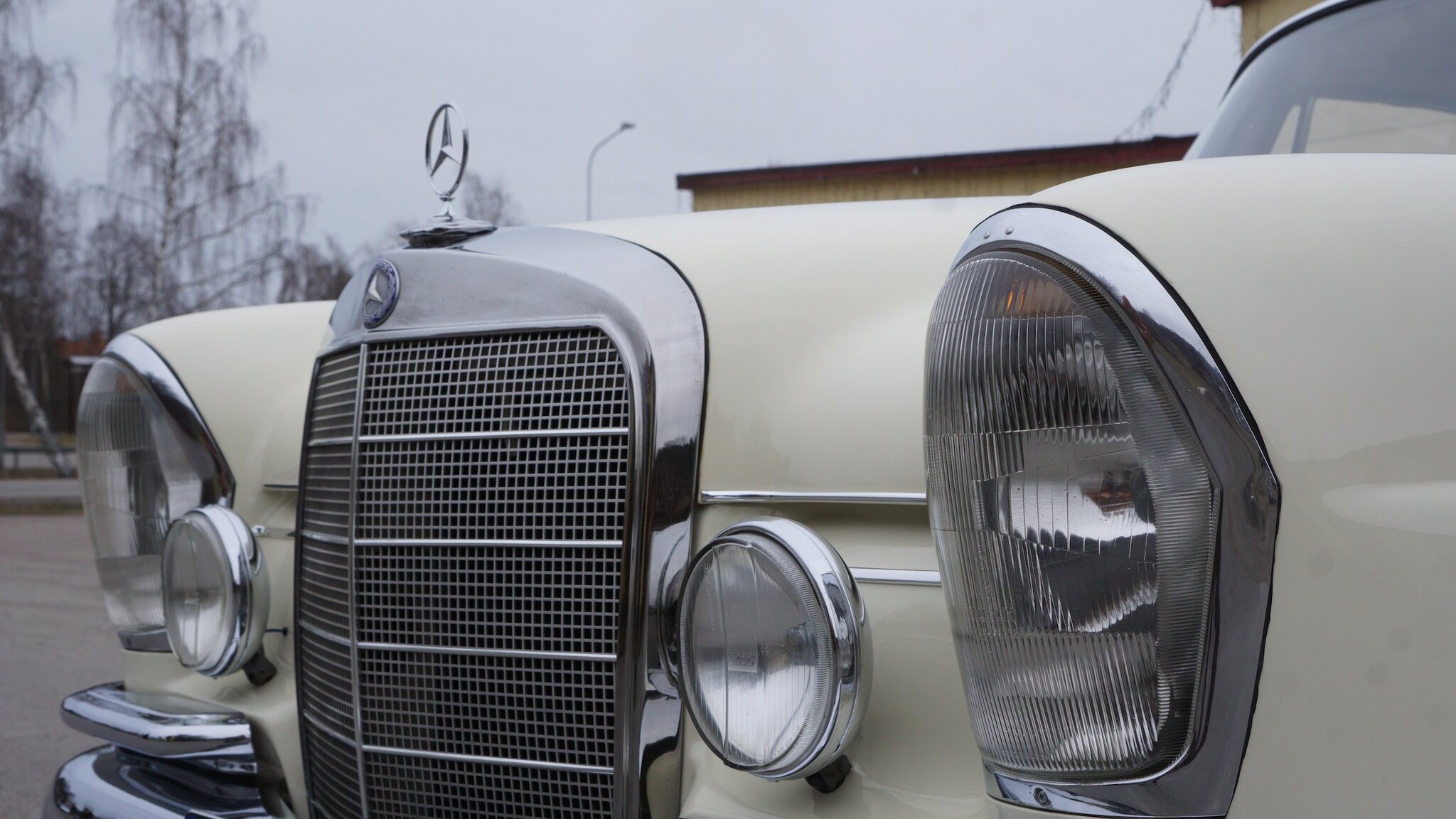 Exteriörbild på 1966 Mercedes-Benz 230 S