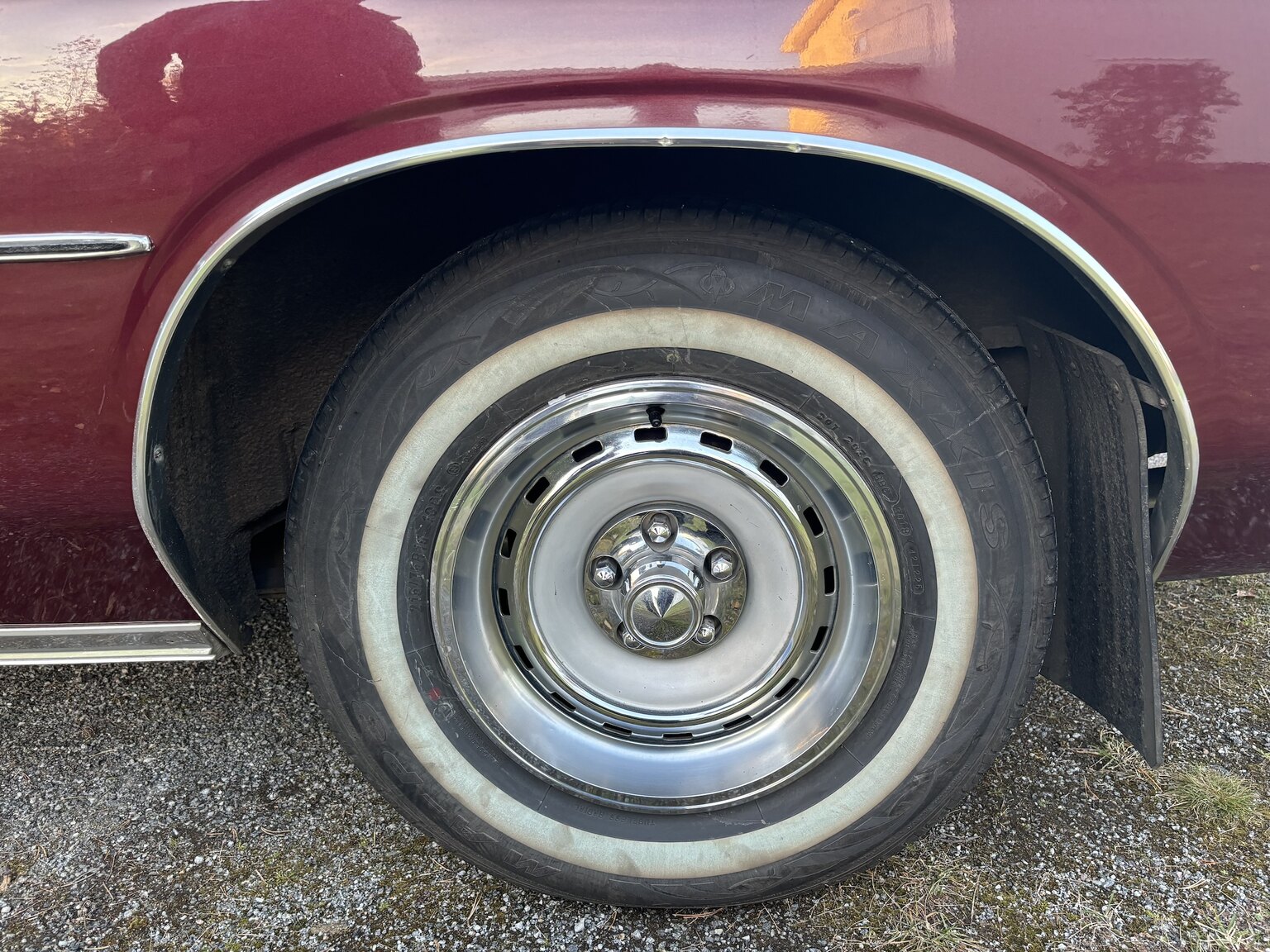 Exterior image of 1976 Chrysler Cordoba