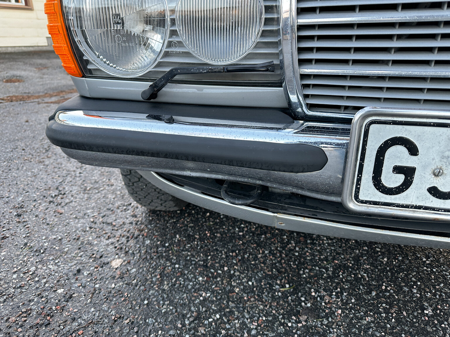 Exterior image of 1978 Mercedes-Benz 250