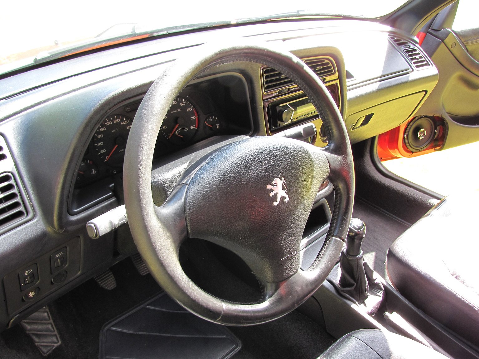 Interior image of 1999 Peugeot 306 Cabriolet 2.0 Manuell