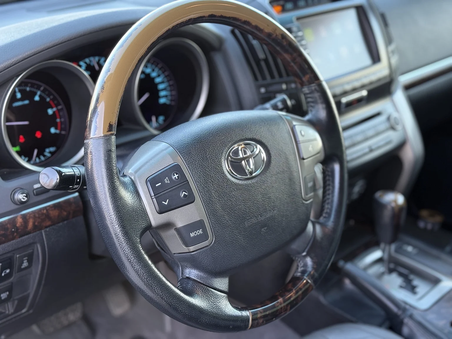 Interiörbild 2008 Toyota Land Cruiser 200 Series 4.5 V8 (8)