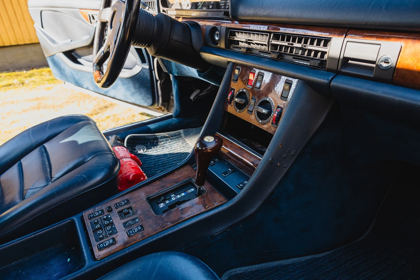 Innenraumfoto von 1986 Mercedes-Benz 560 SEC  (23)