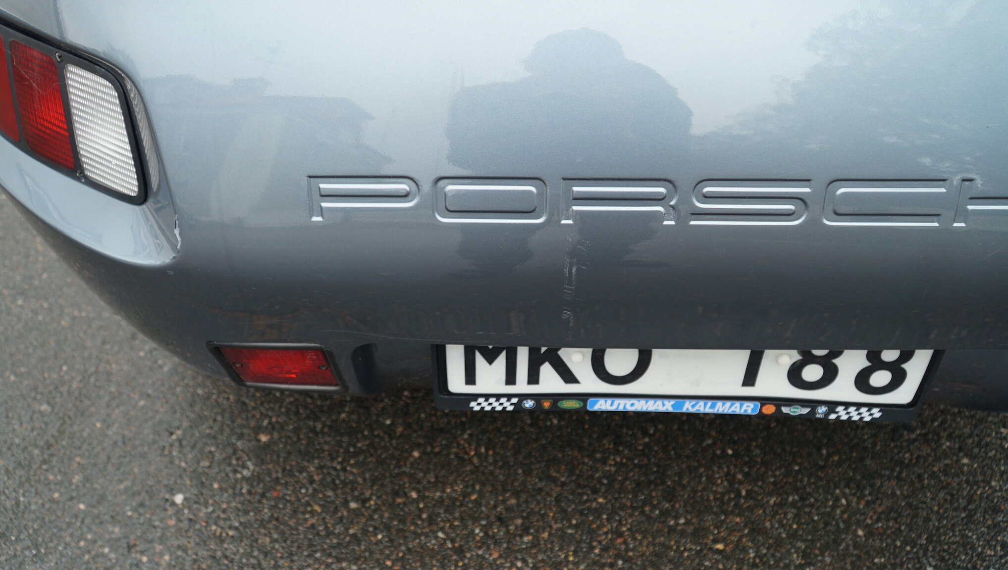 Exterior image of 1983 Porsche 928S (103)