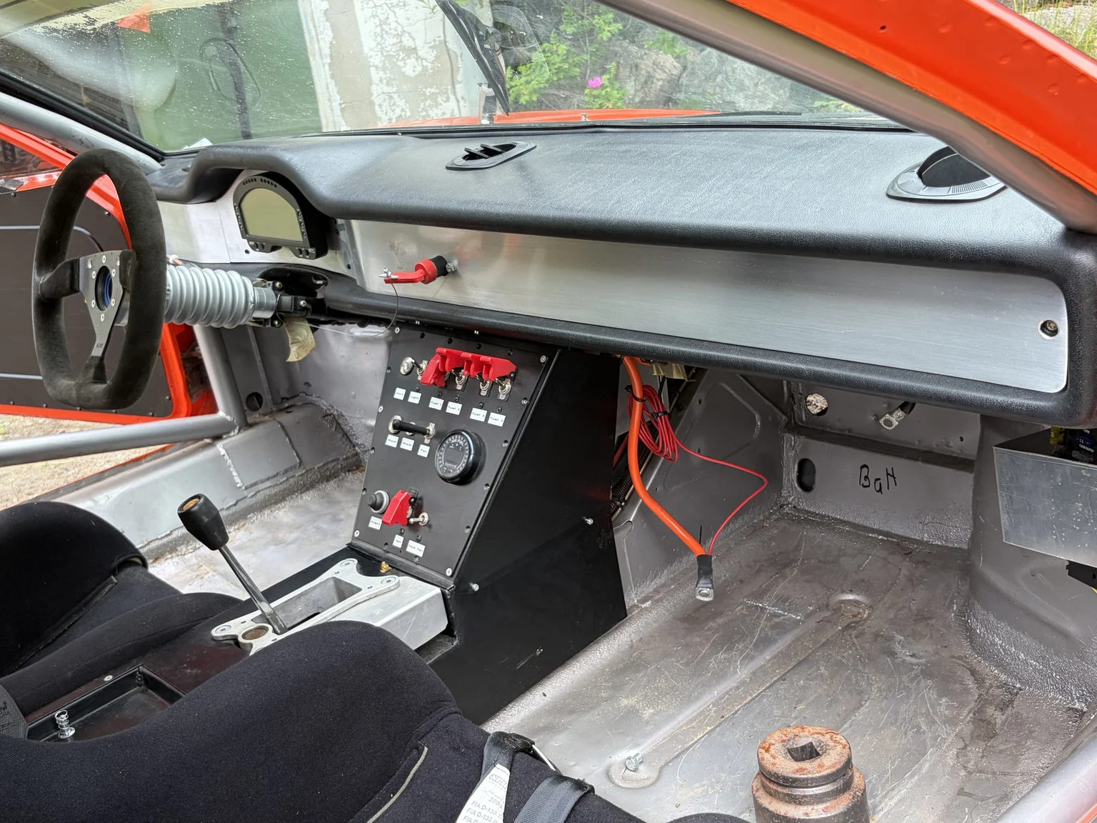 Innenraumfoto von 1972 De Tomaso Pantera LS Restomod (2)