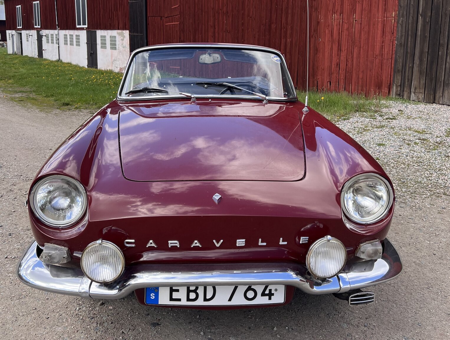 Exterior image of 1967 Renault Caravelle Coupé