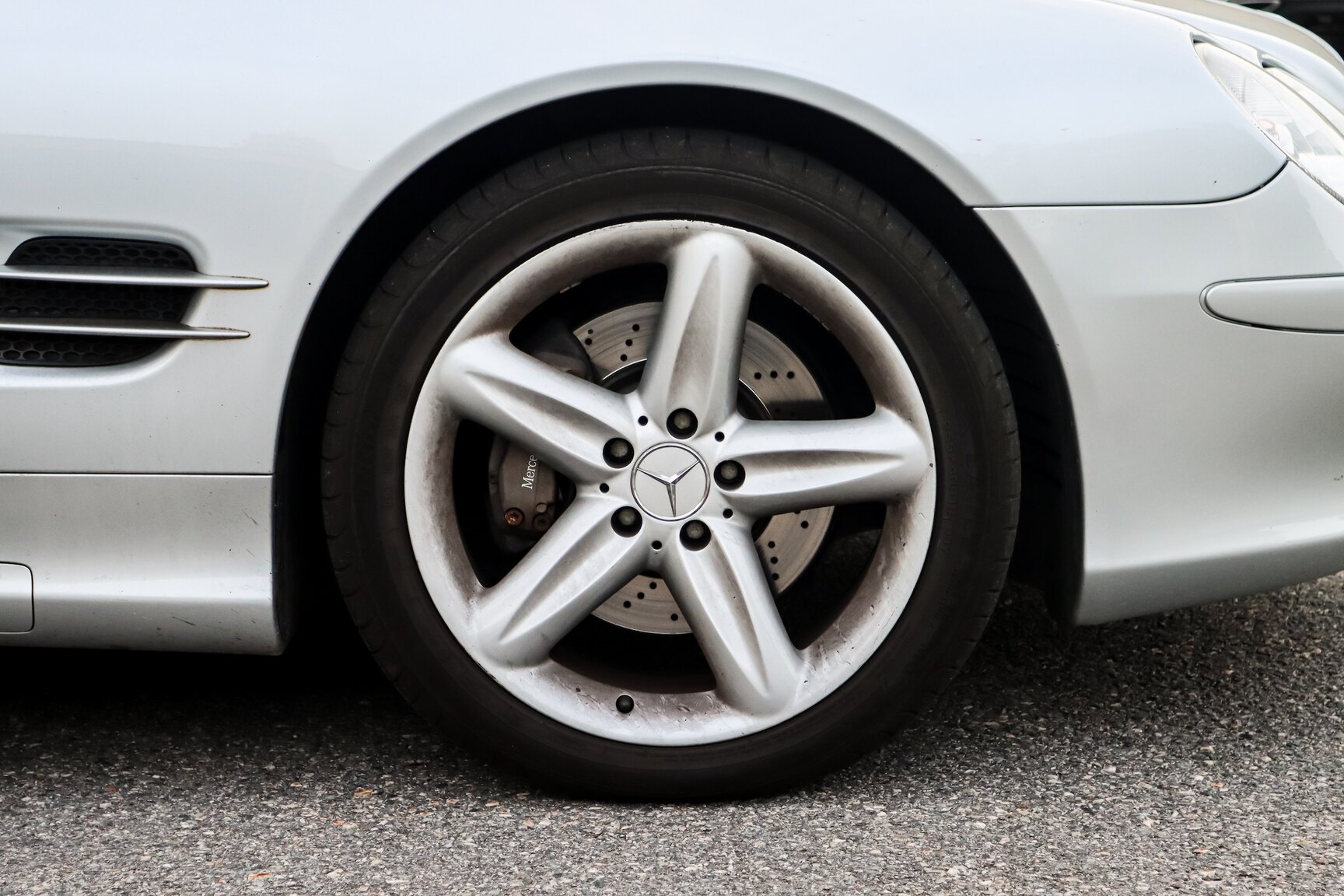 Exterior image of 2006 Mercedes-Benz SL 500