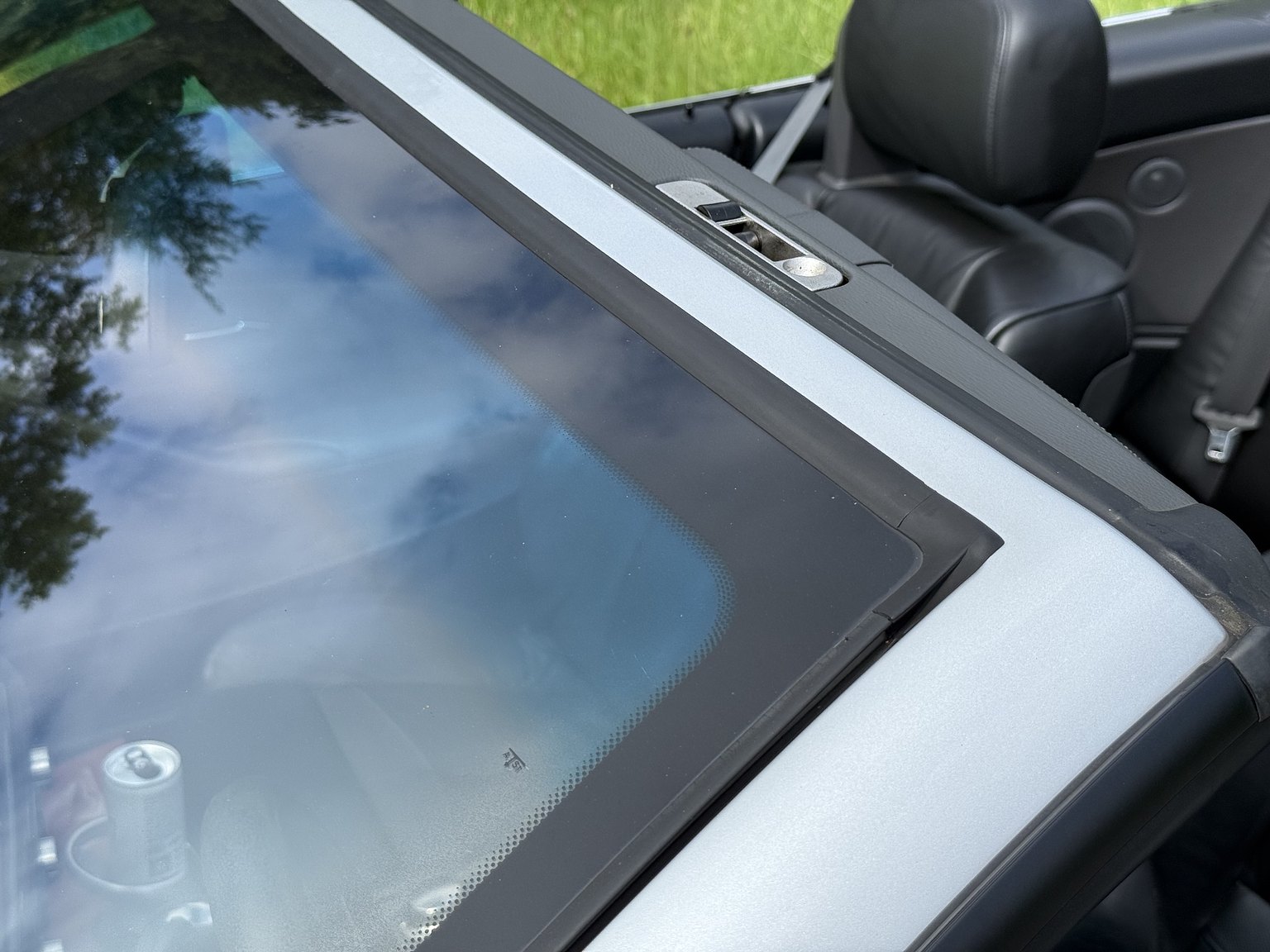 Exterior image of 2004 BMW 645Ci Convertible