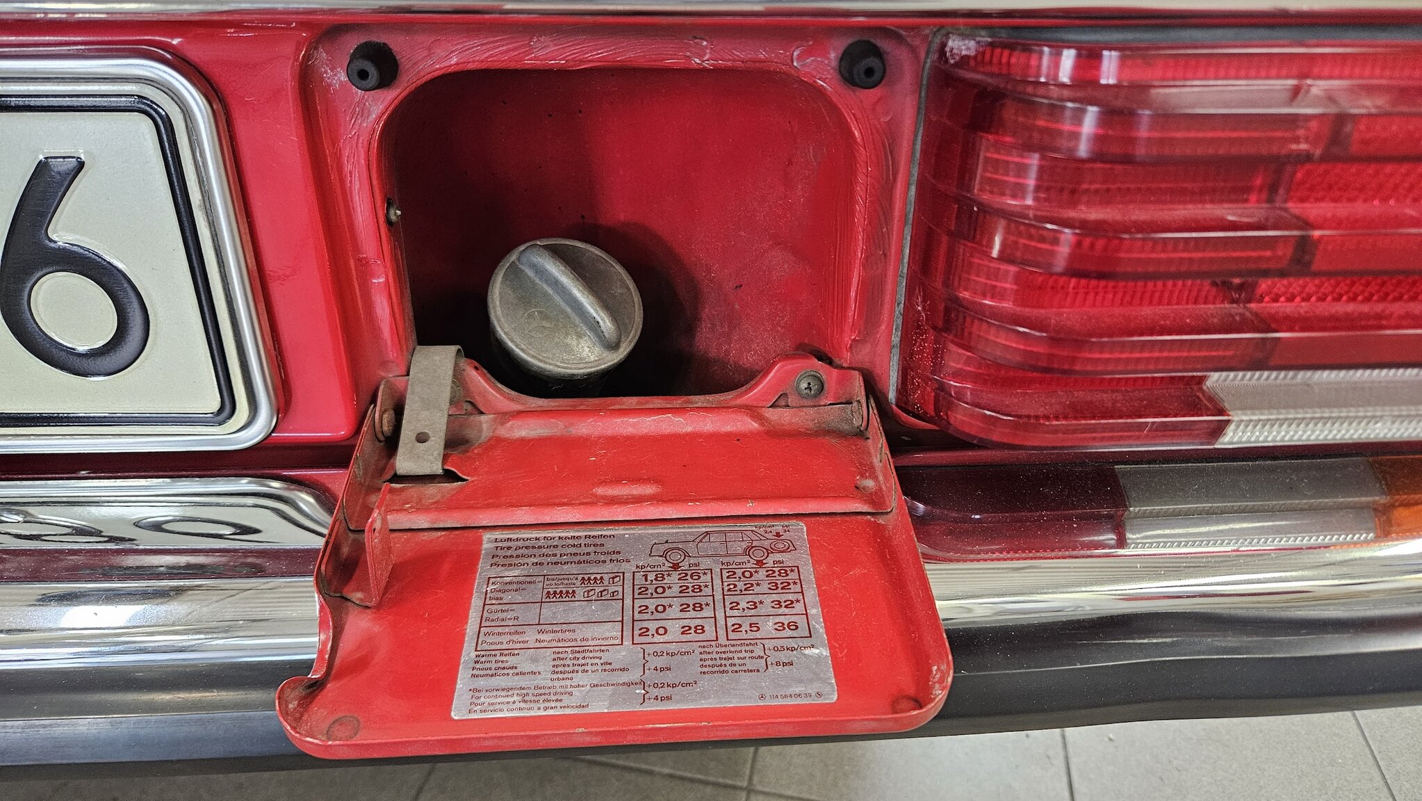 Exteriörbild på 1975 Mercedes-Benz 200