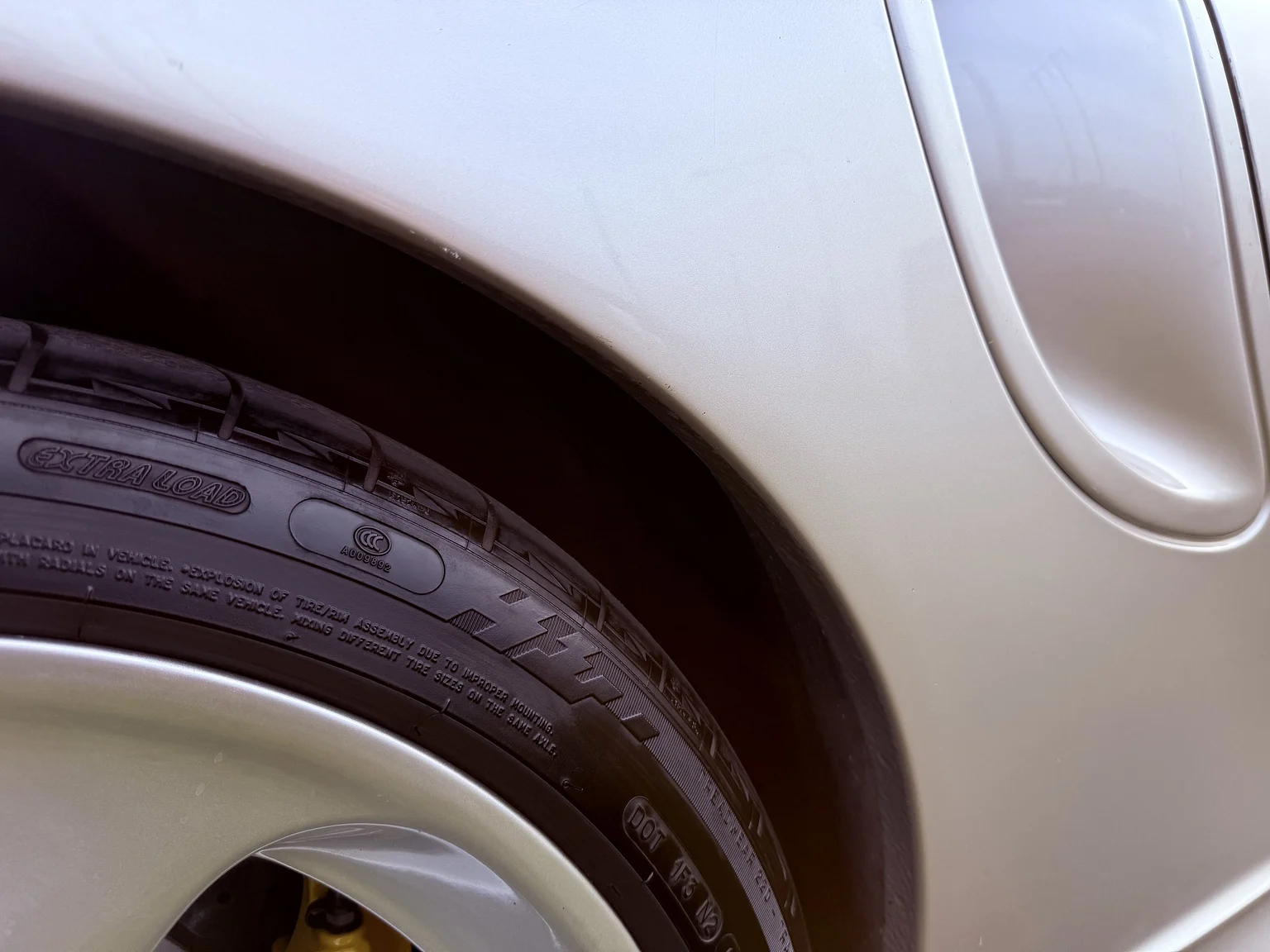 Exteriörbild på 2005 Porsche 996 Turbo S (60)