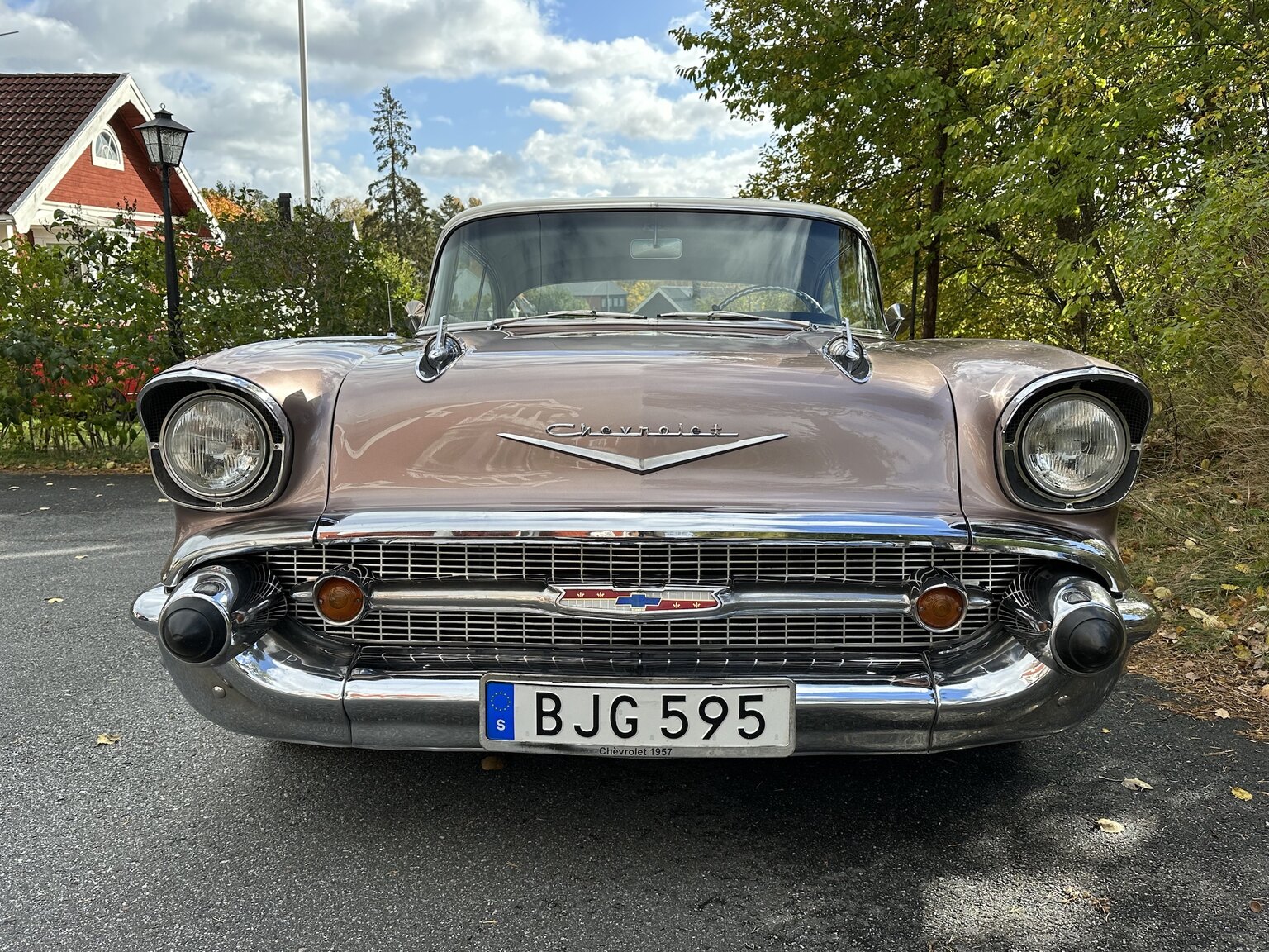 Aussenfoto 1957 Chevrolet Two-Ten Restomod (17)