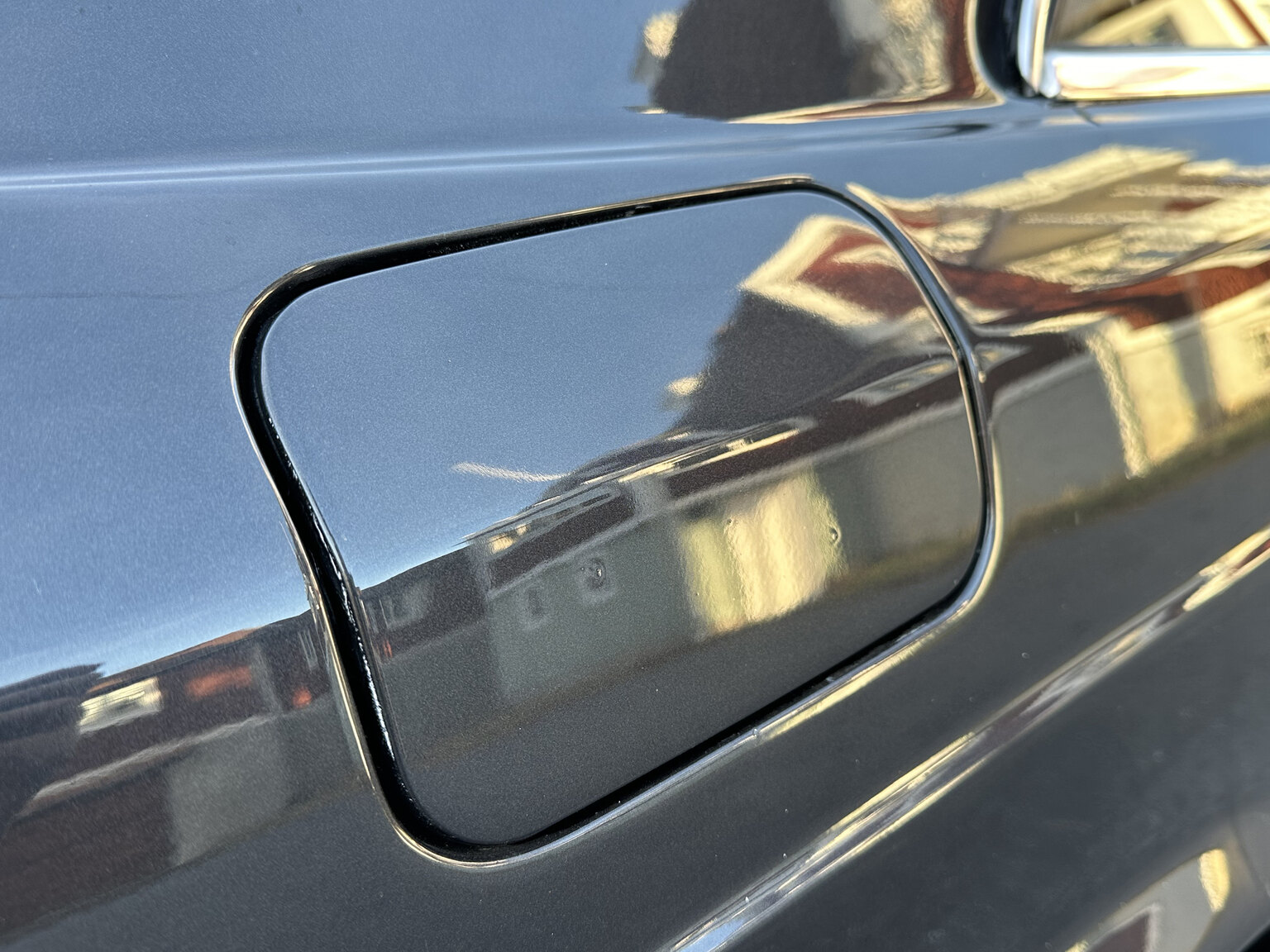 Exteriörbild på 1988 Mercedes 560 SEC