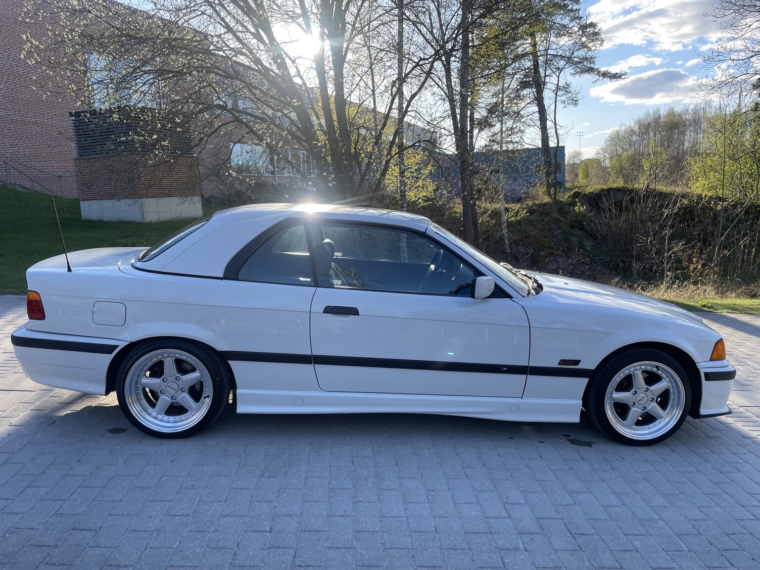Exterior image of 1995 BMW 328 iA Convertible
