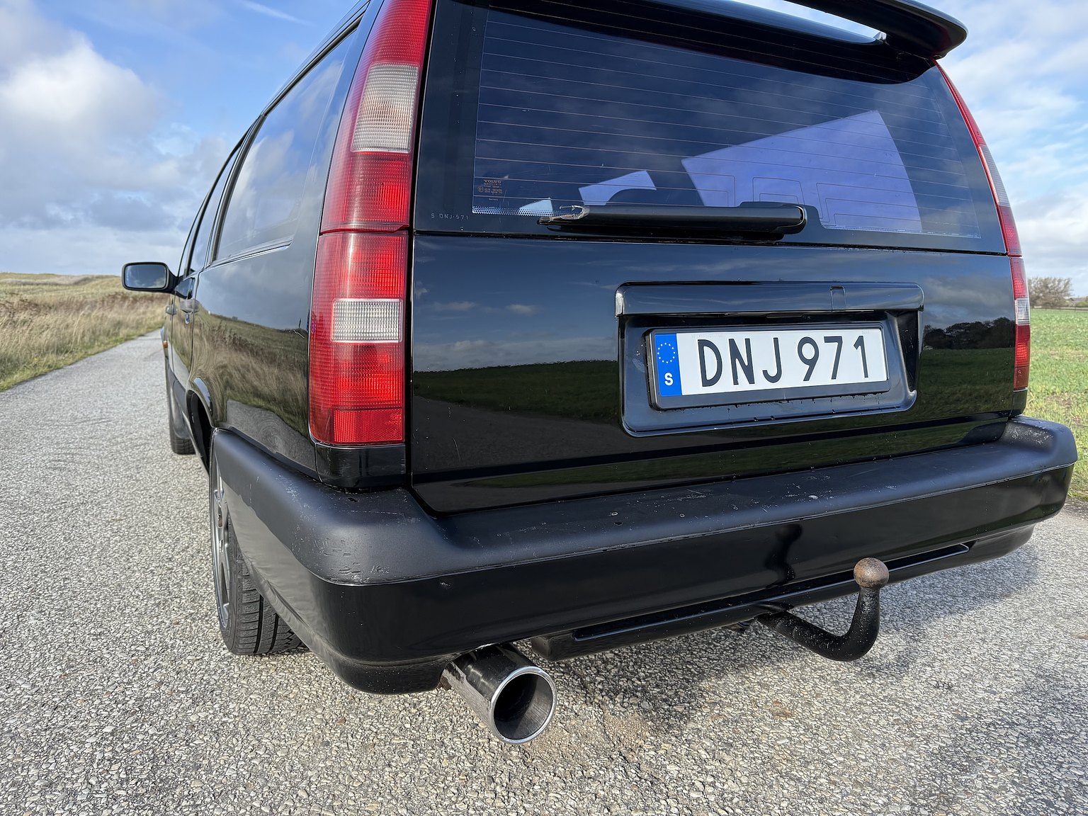 Exterior image of 1995 VOLVO 855 T5R T-5R
