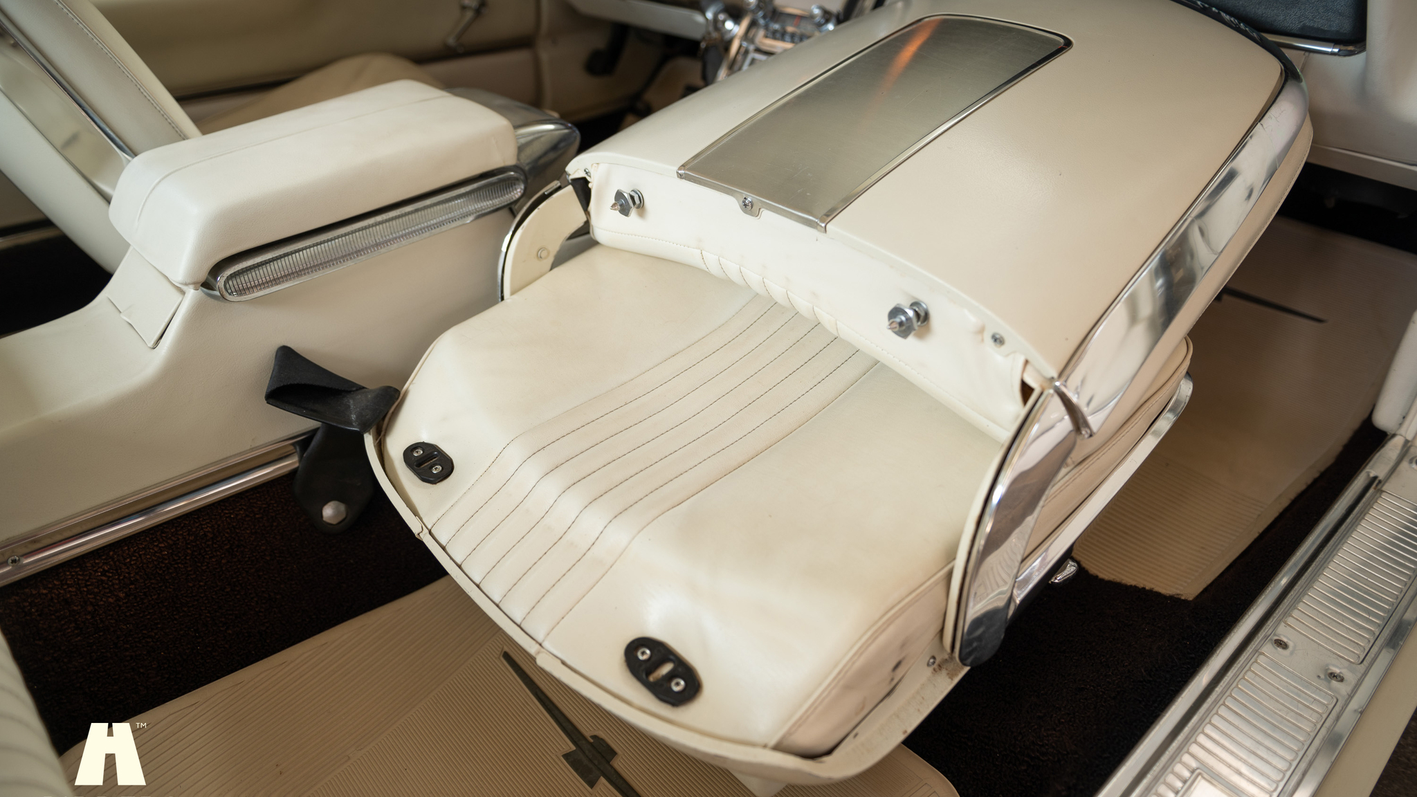 Interior image of 1964 Ford Thunderbird 6.4 HT (66)