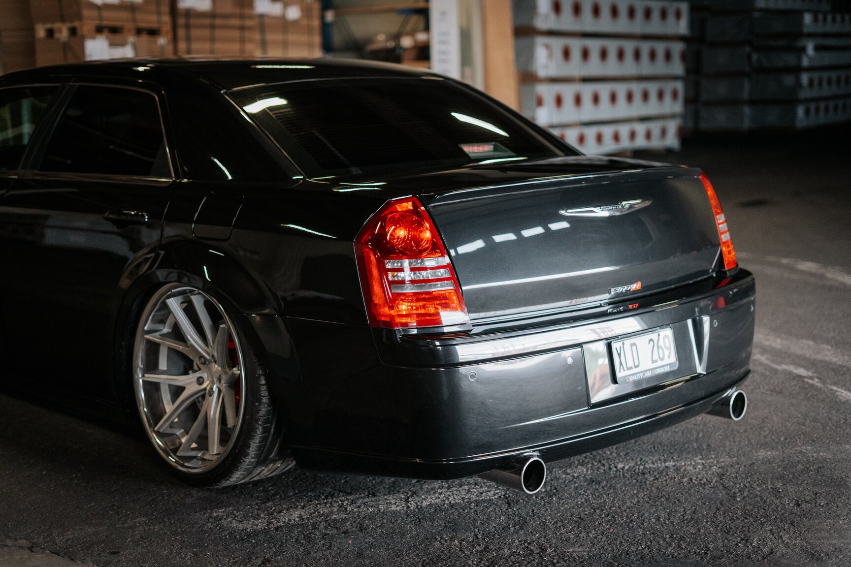 Exteriörbild på 2006 Chrysler 300C SRT-8 (20)