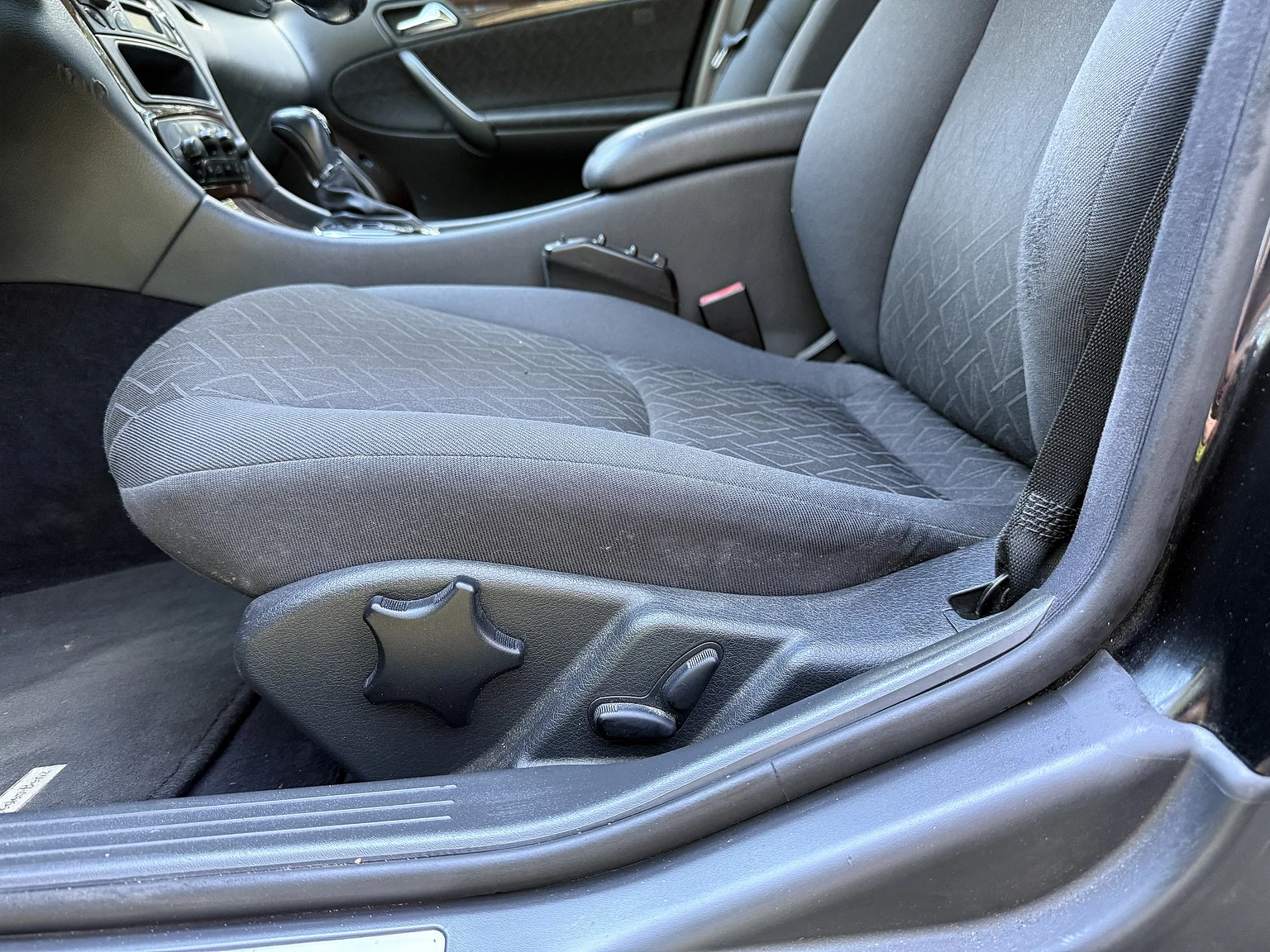 Innenraumfoto von 2002 Mercedes-Benz C 320 T (14)