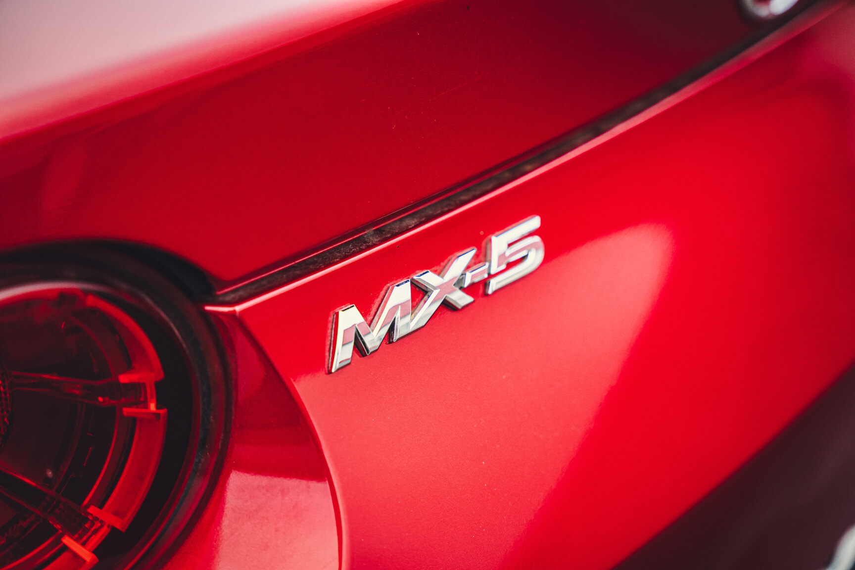 Exteriörbild på 2017 Mazda MX-5 RF - Ett sista race