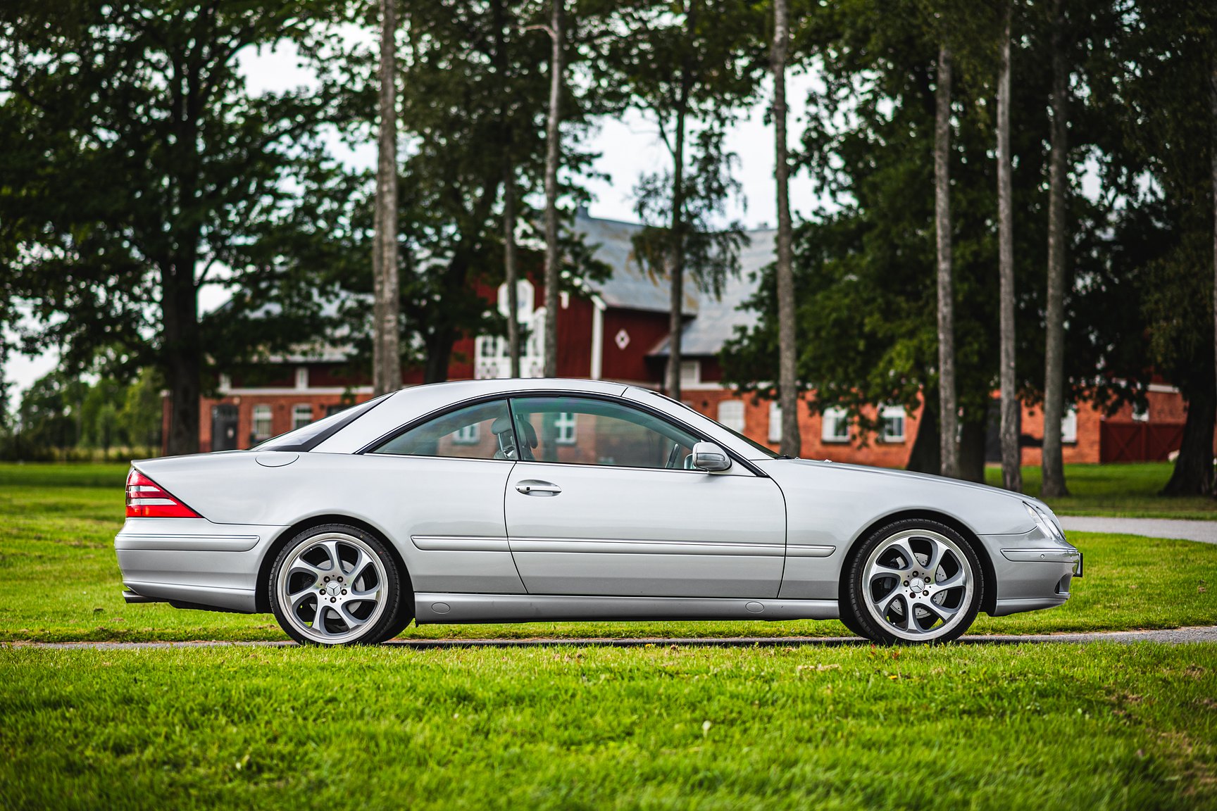 Exterior image of 2000 Mercedes-Benz CL 500