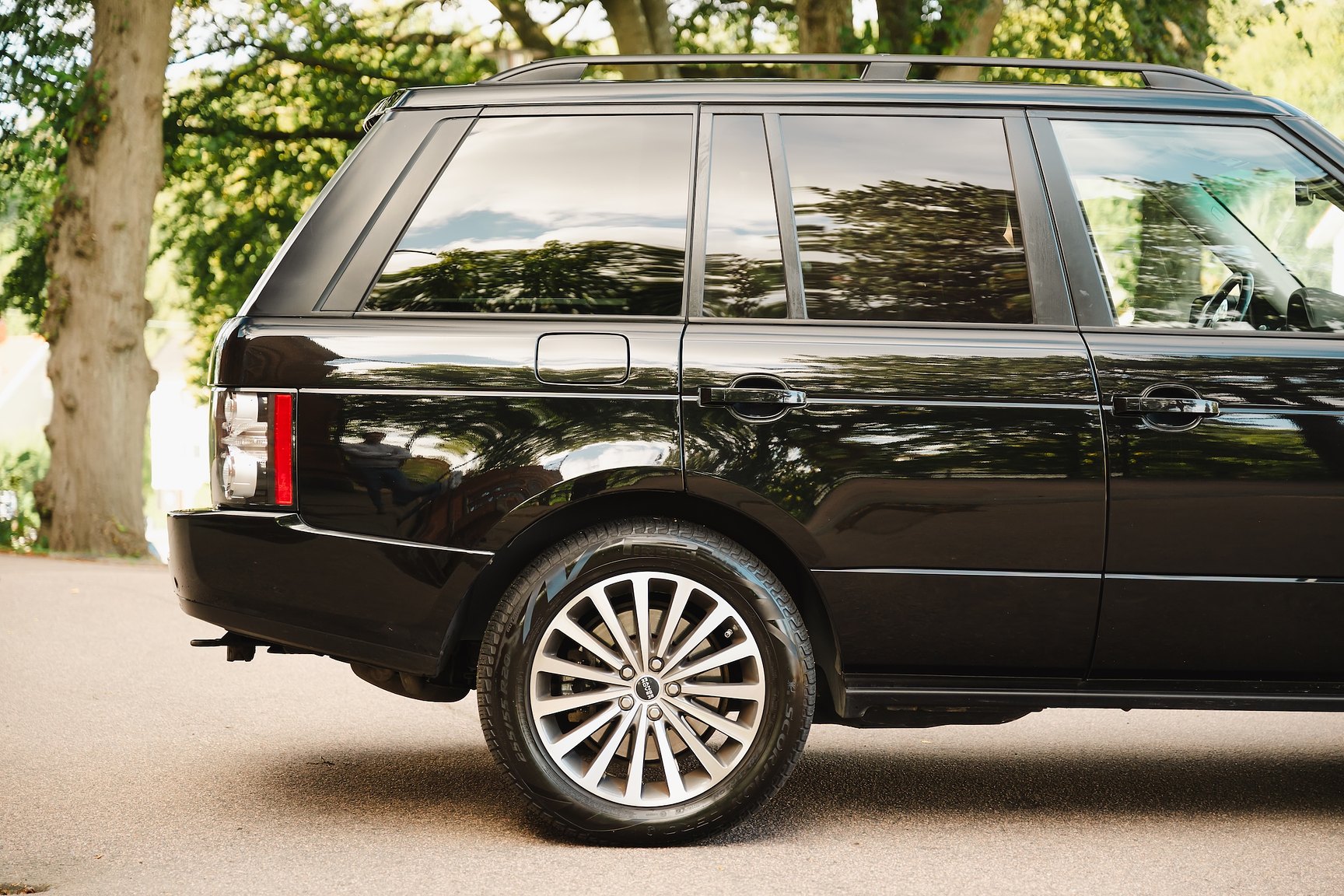 Exterior image of 2012 Range Rover 4.4 TDV8 Westminster 