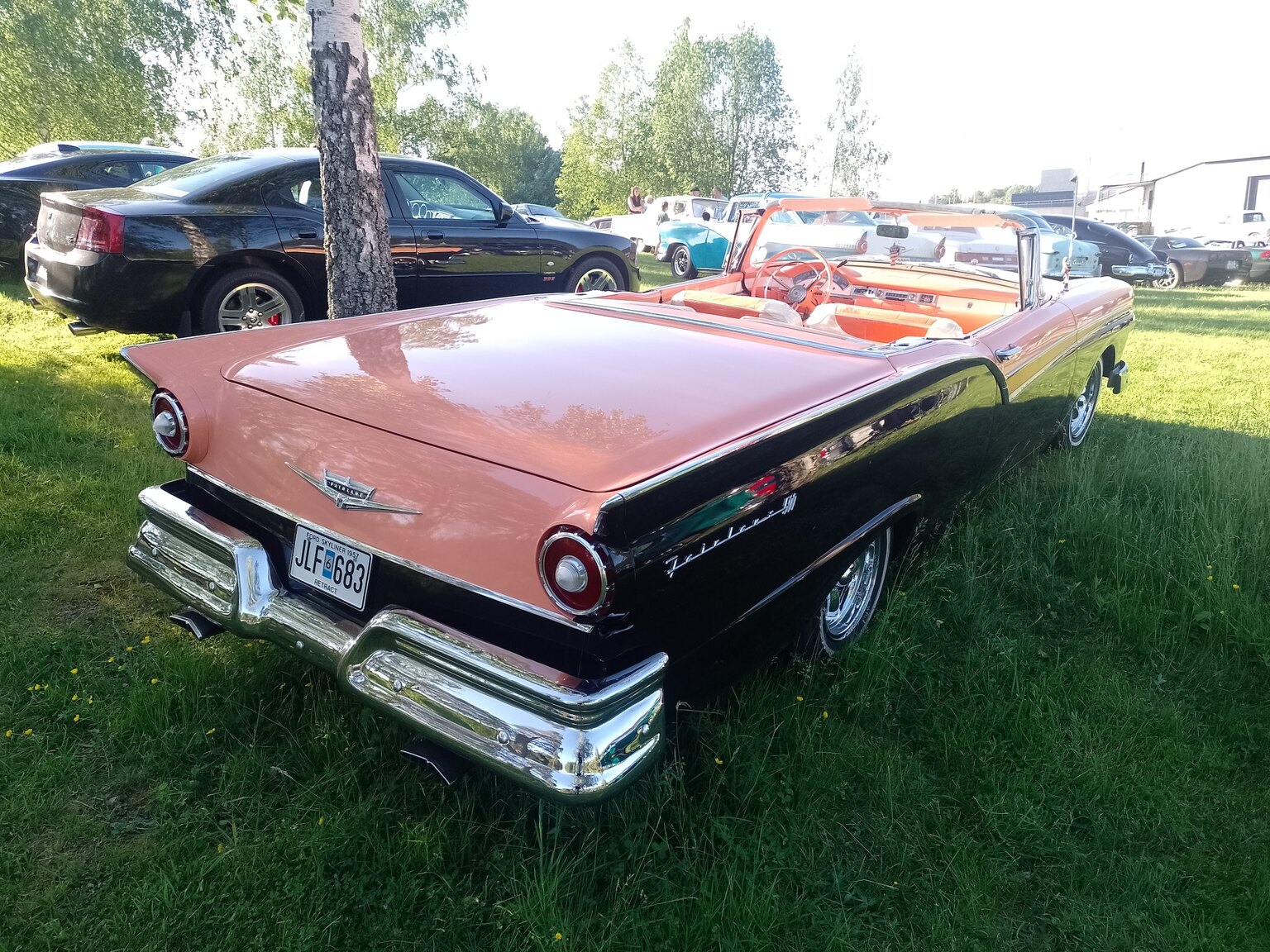 Exterior image of 1957 Ford Fairlane 500 Skyliner Retract