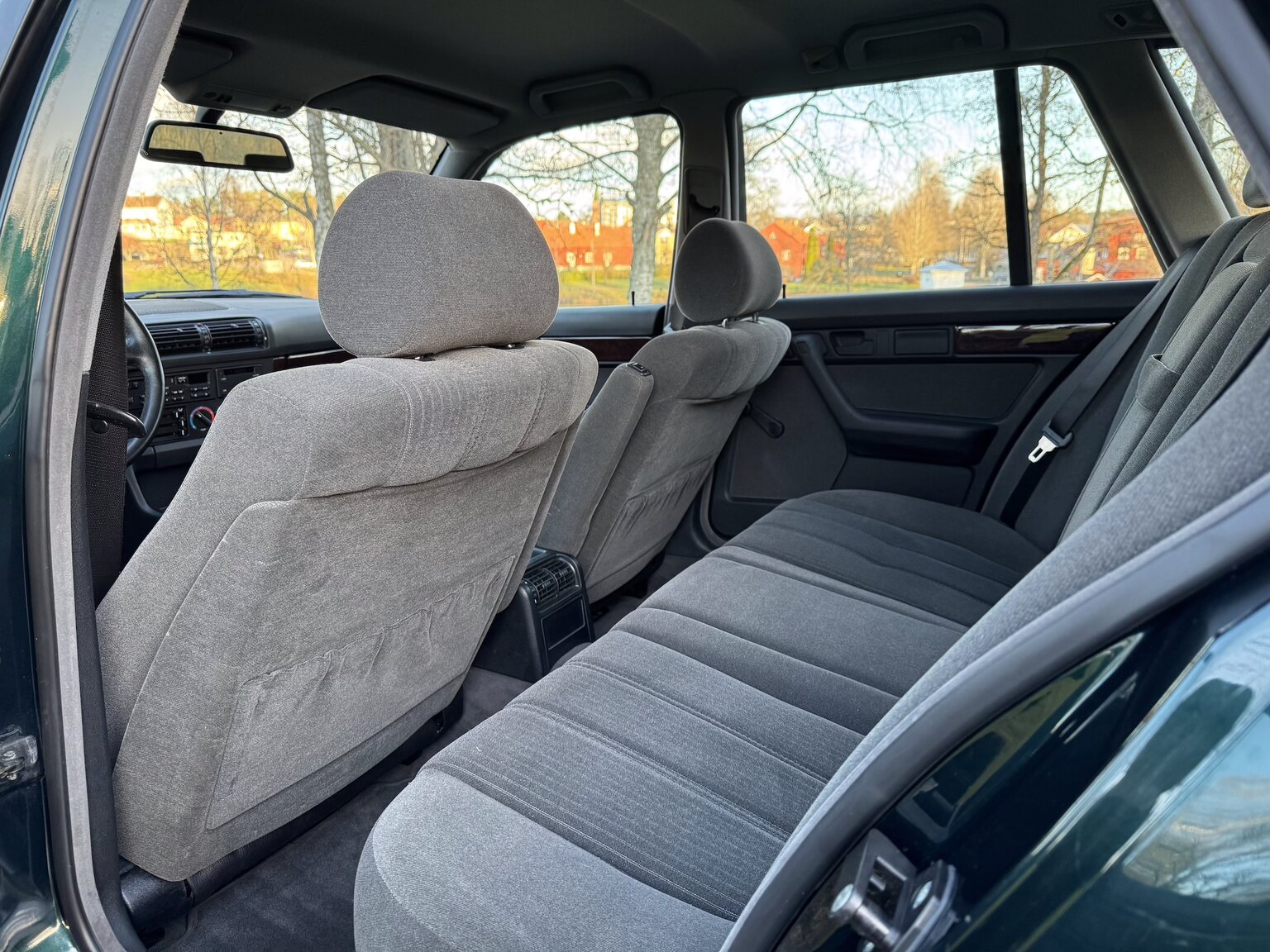 Interior image of 1996 BMW 520i Touring