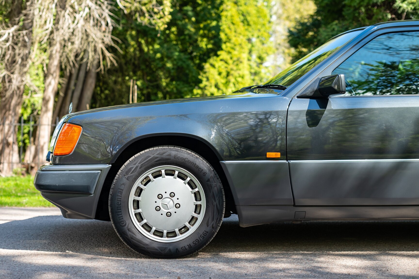 Exterior image of 1993 Mercedes-Benz 400 E