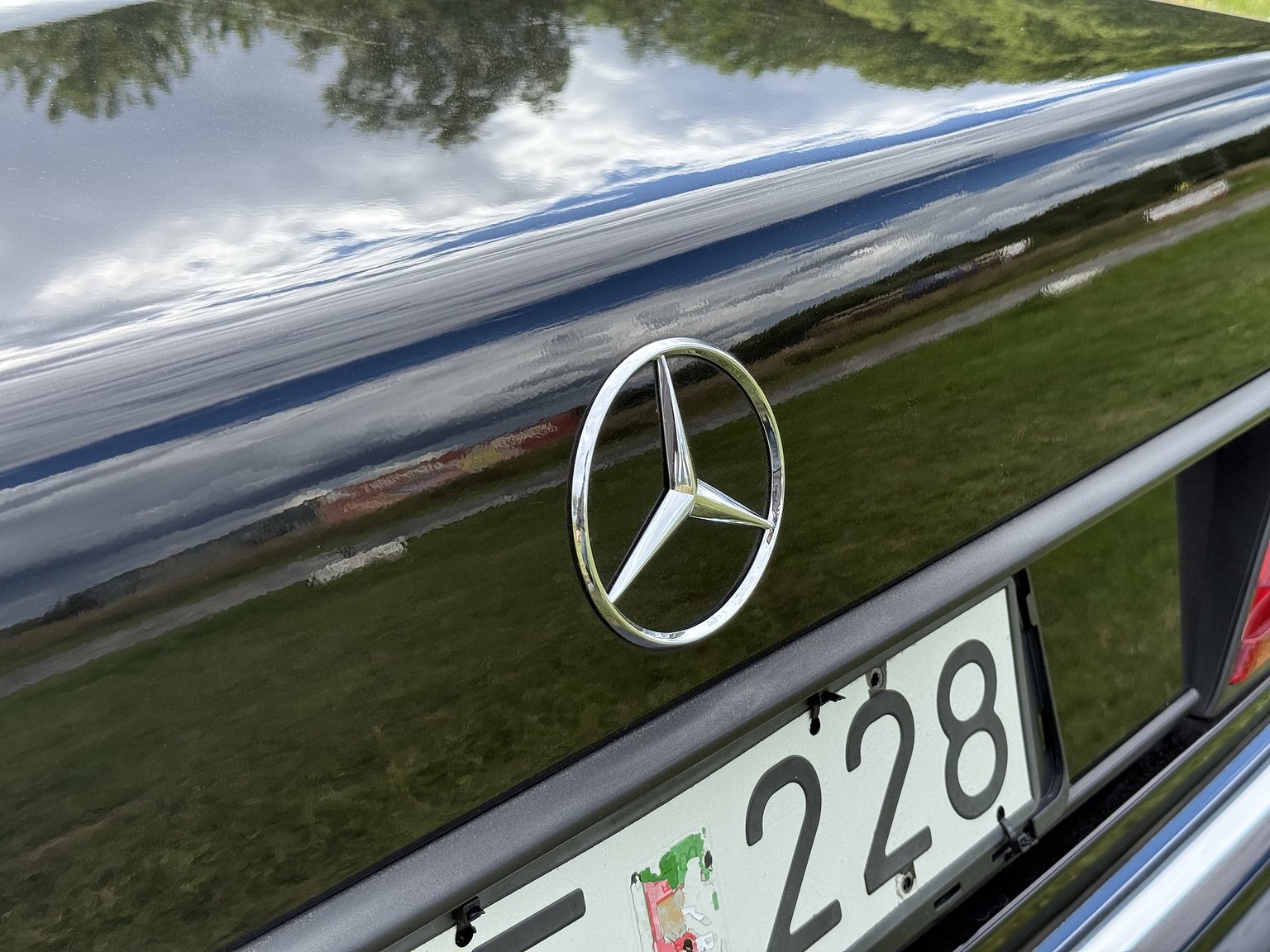 Exterior image of 1990 Mercedes-Benz 300CE-24