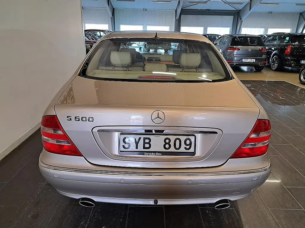 Exteriörbild på 2002 Mercedes S 600L (3)
