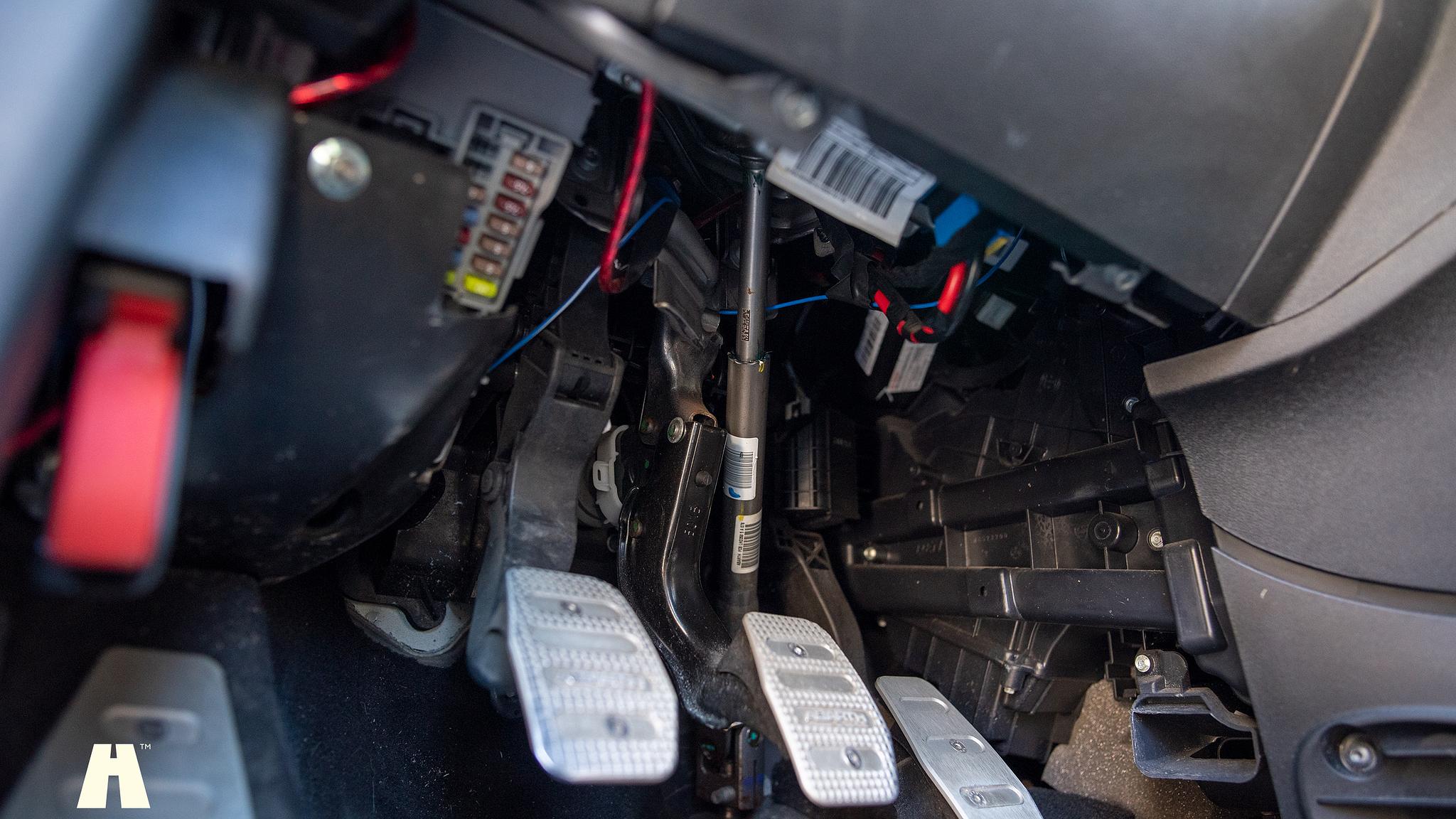 Interior image of 2016 Abarth 595 Competizione (37)