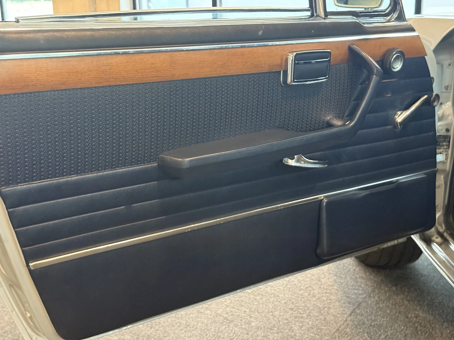 Innenraumfoto von 1972 BMW E9 3.0 CSI (4)
