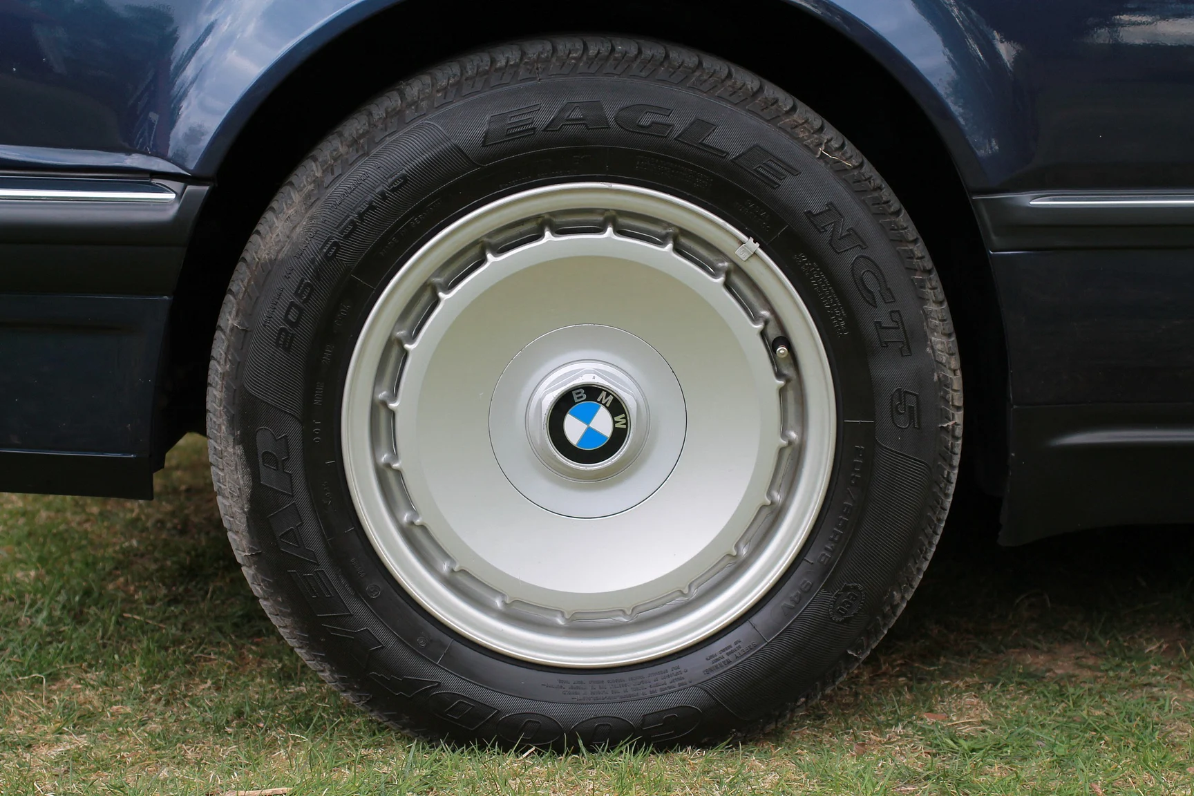 Aussenfoto 1989 BMW 750iA (108)