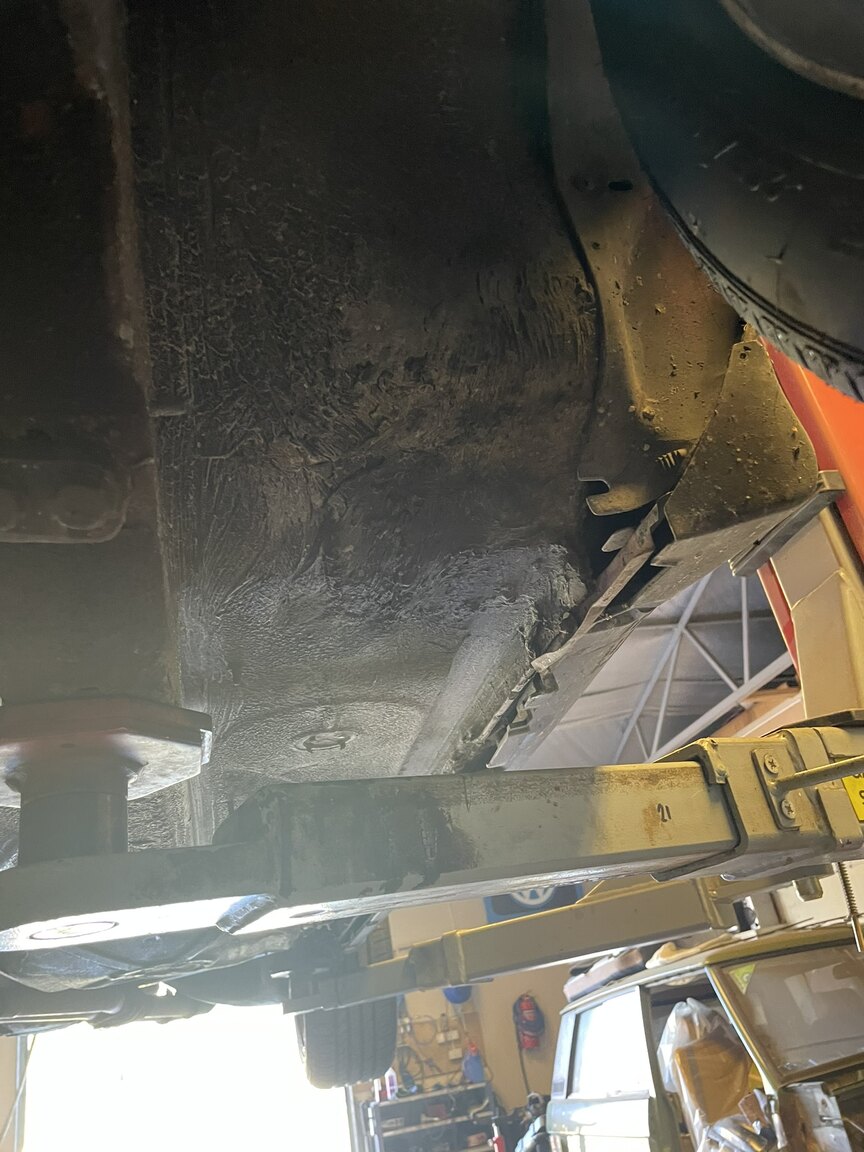 Image of 1987 BMW 320i mechanics
