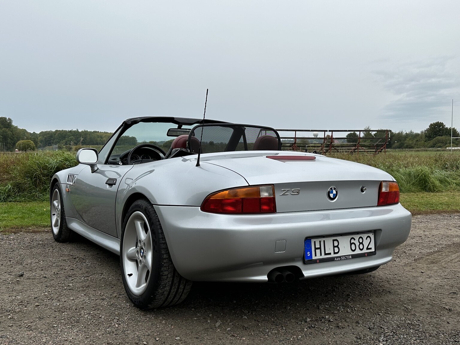 Exterior image of 1997 BMW Z3 2.8 Roadster