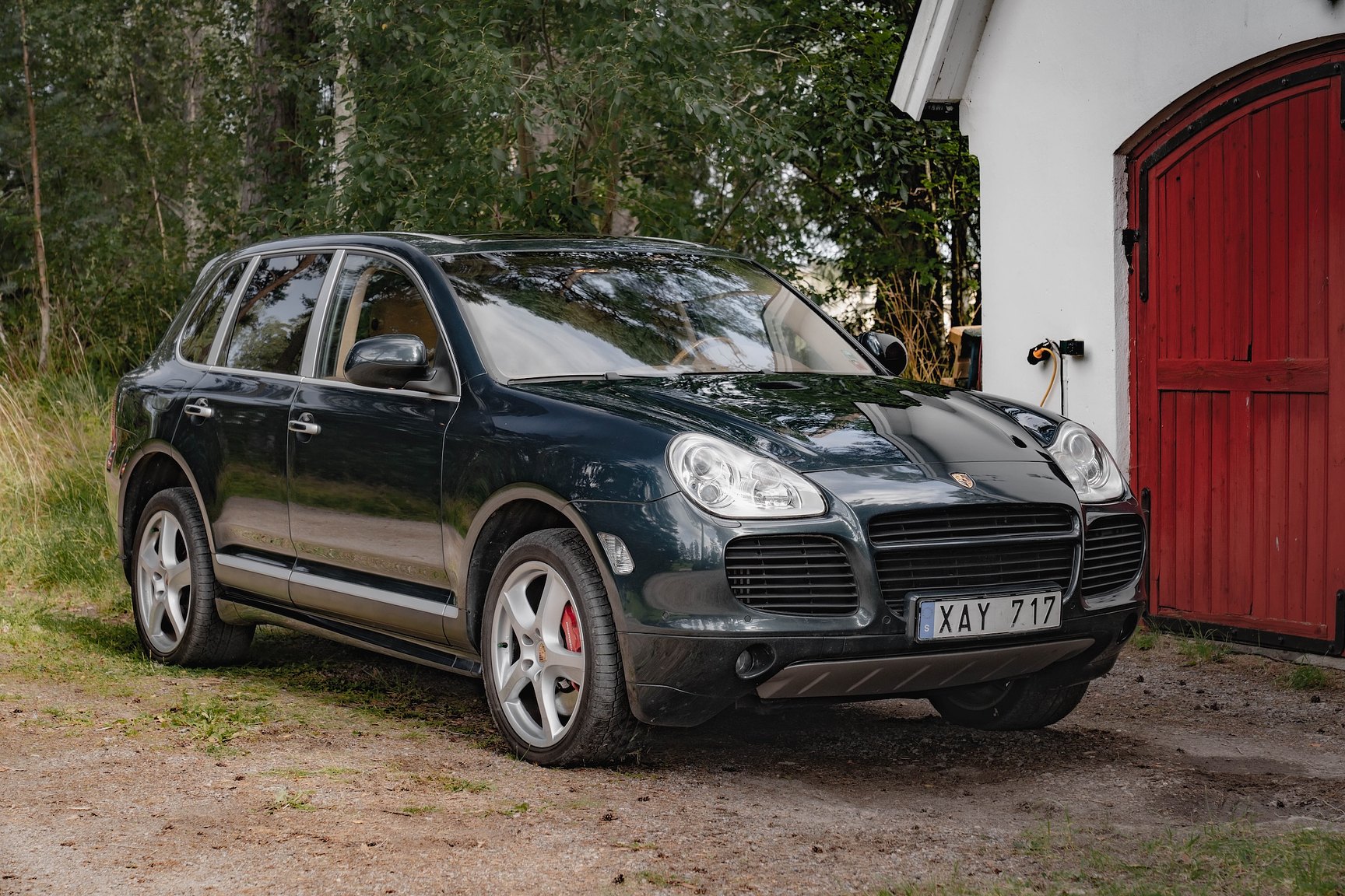 Exterior image of 2005 Porsche Cayenne Turbo WLS