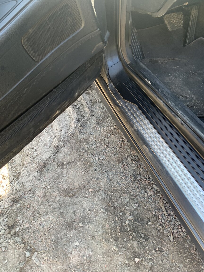 Interior image of 1995 BMW 840i (42)