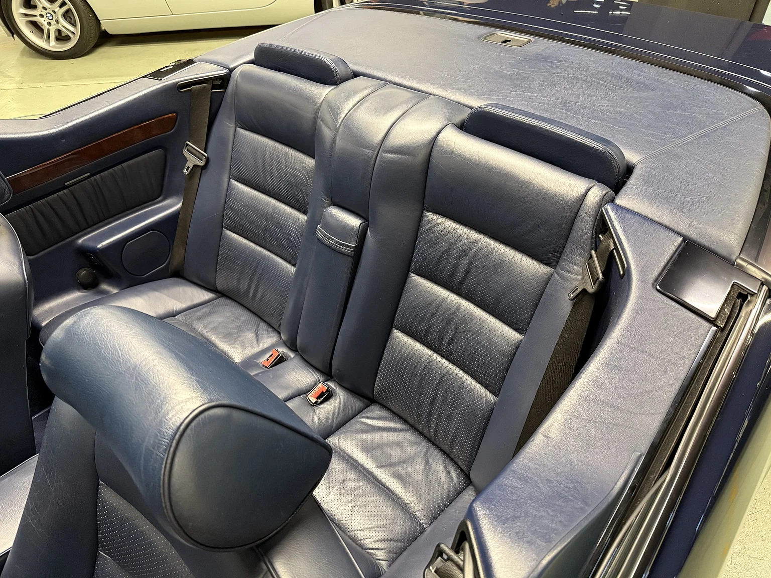 Interiörbild 1993 Mercedes-Benz 300 CE-24 Cabriolet (3)