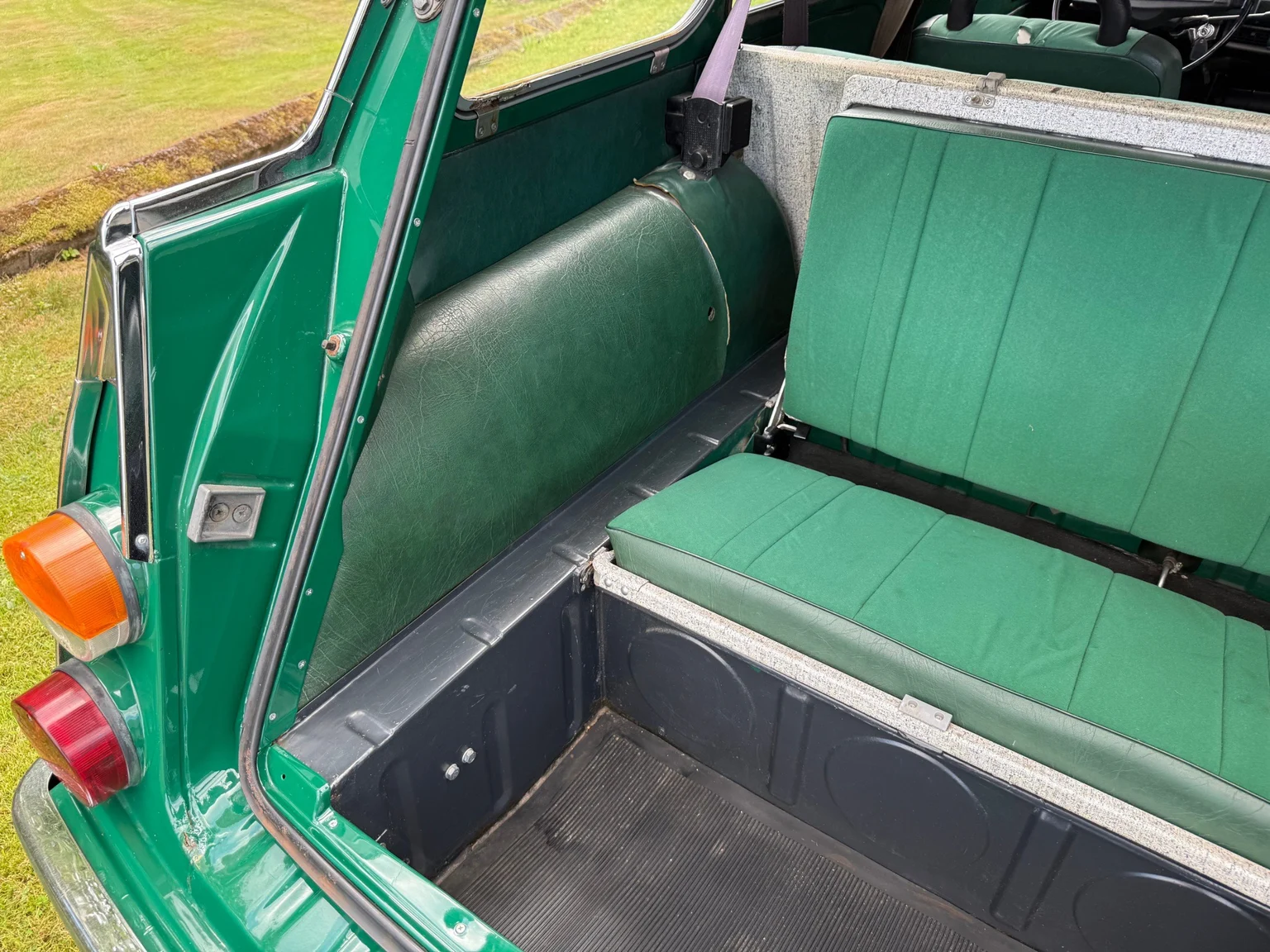 Innenraumfoto von 1975 Saab 95 V4 kombi - 7-sits (36)